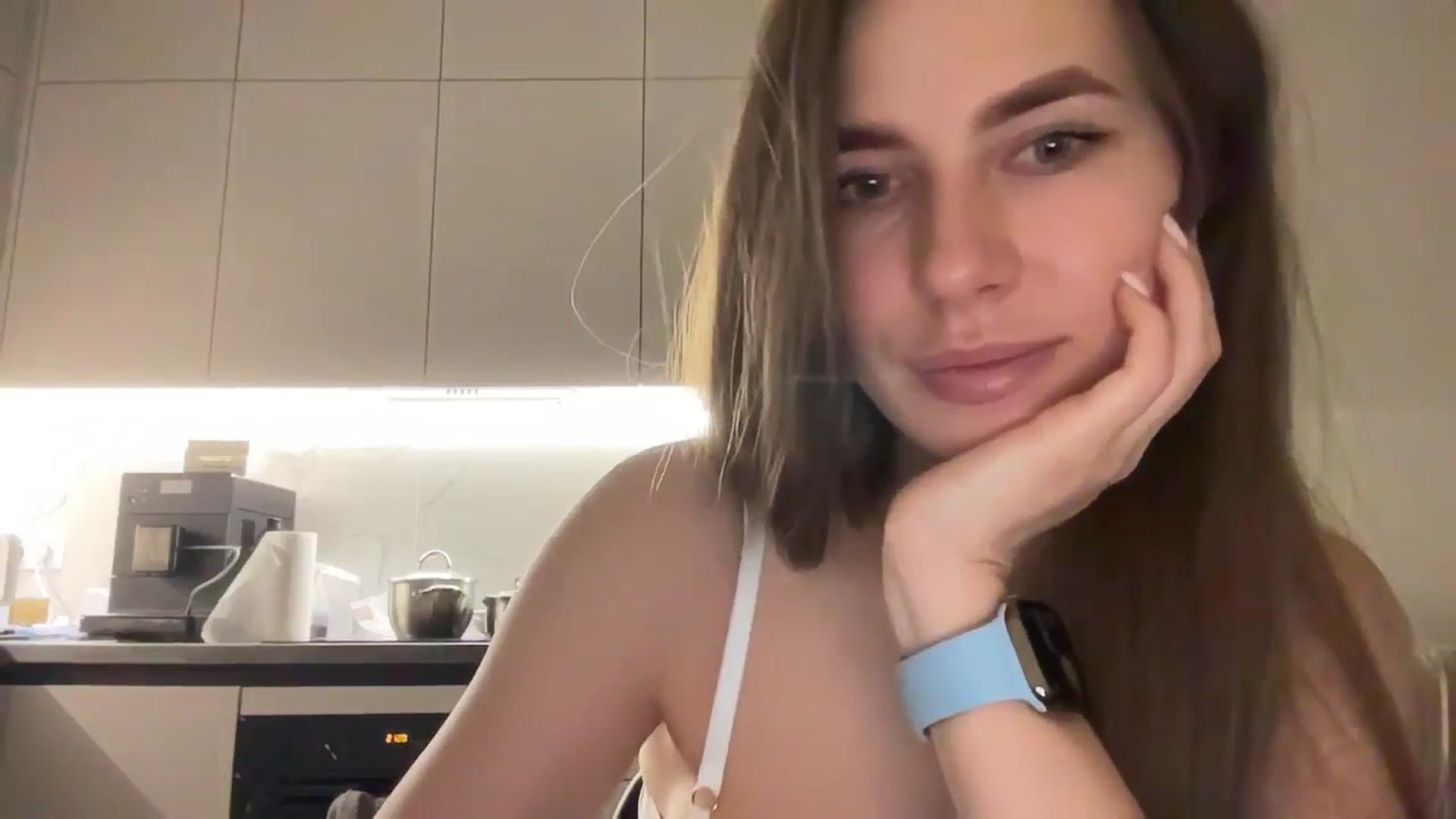 Gallery image thumbnail from kissfreeze's myfreecams stream on, 06/10/2025, 20:46 image 6 of 20
