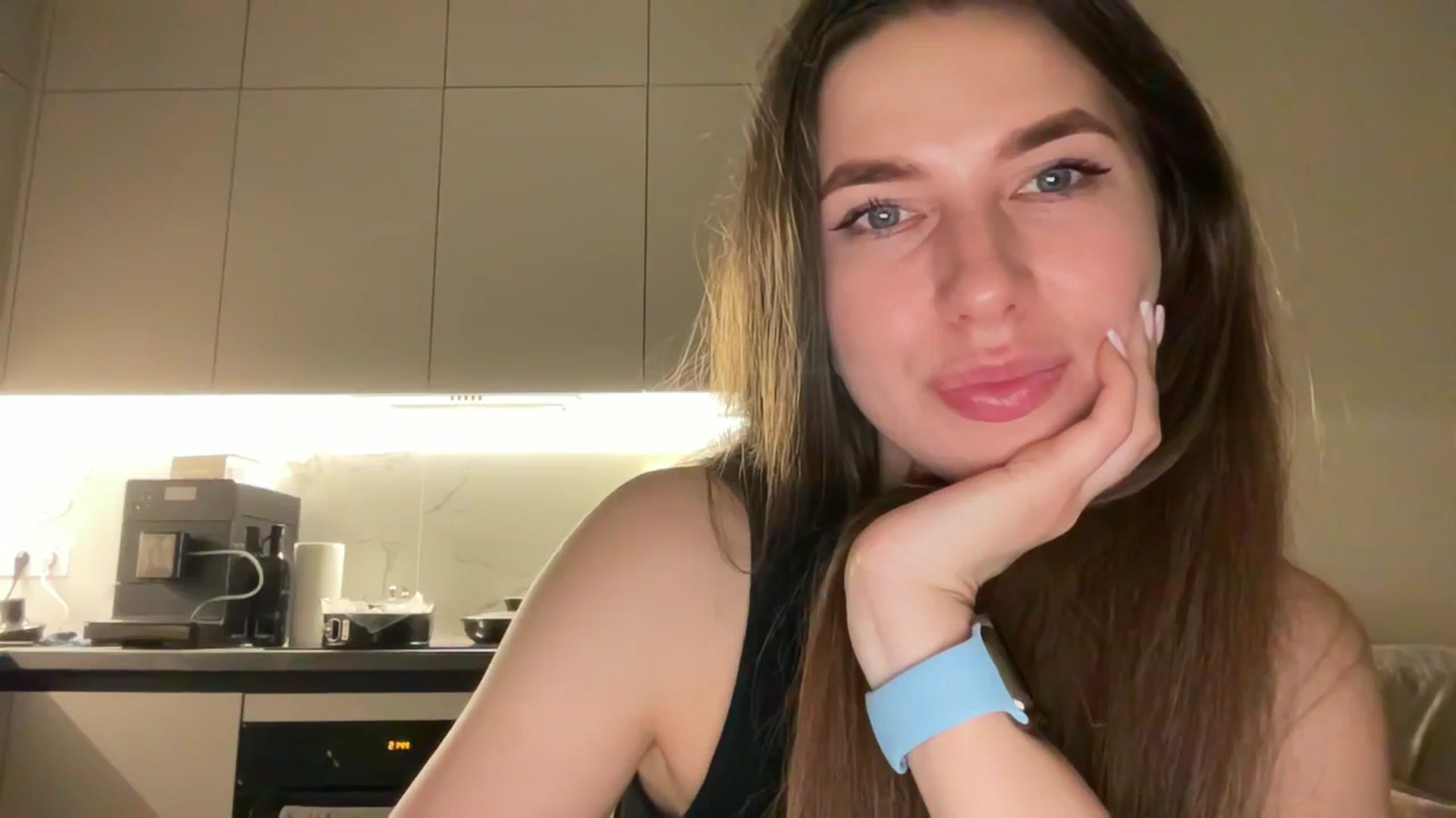 Gallery image thumbnail from kissfreeze's myfreecams stream on, 06/11/2025, 21:30 image 15 of 20