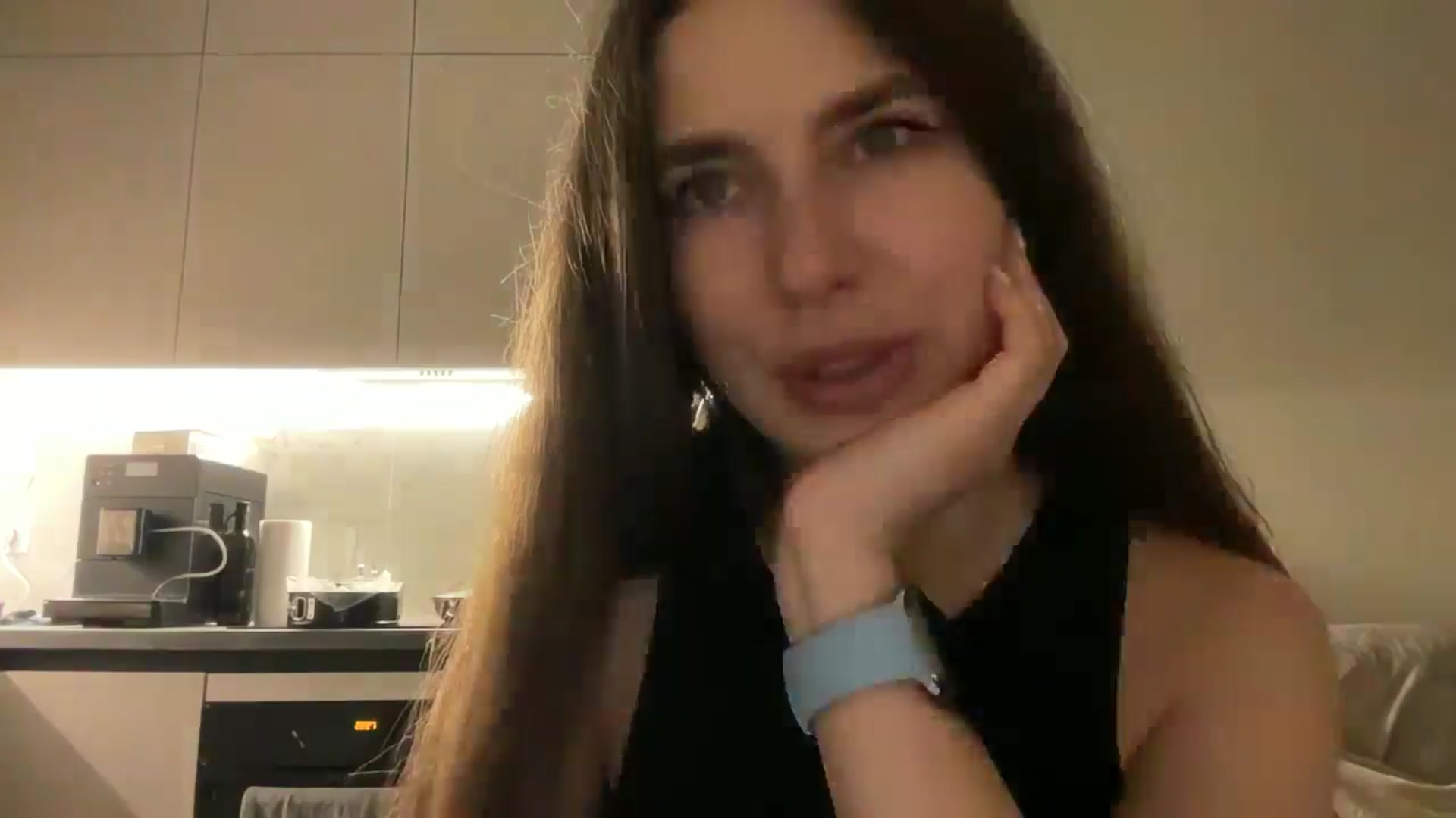 Gallery image thumbnail from kissfreeze's myfreecams stream on, 06/11/2025, 21:47 image 13 of 20