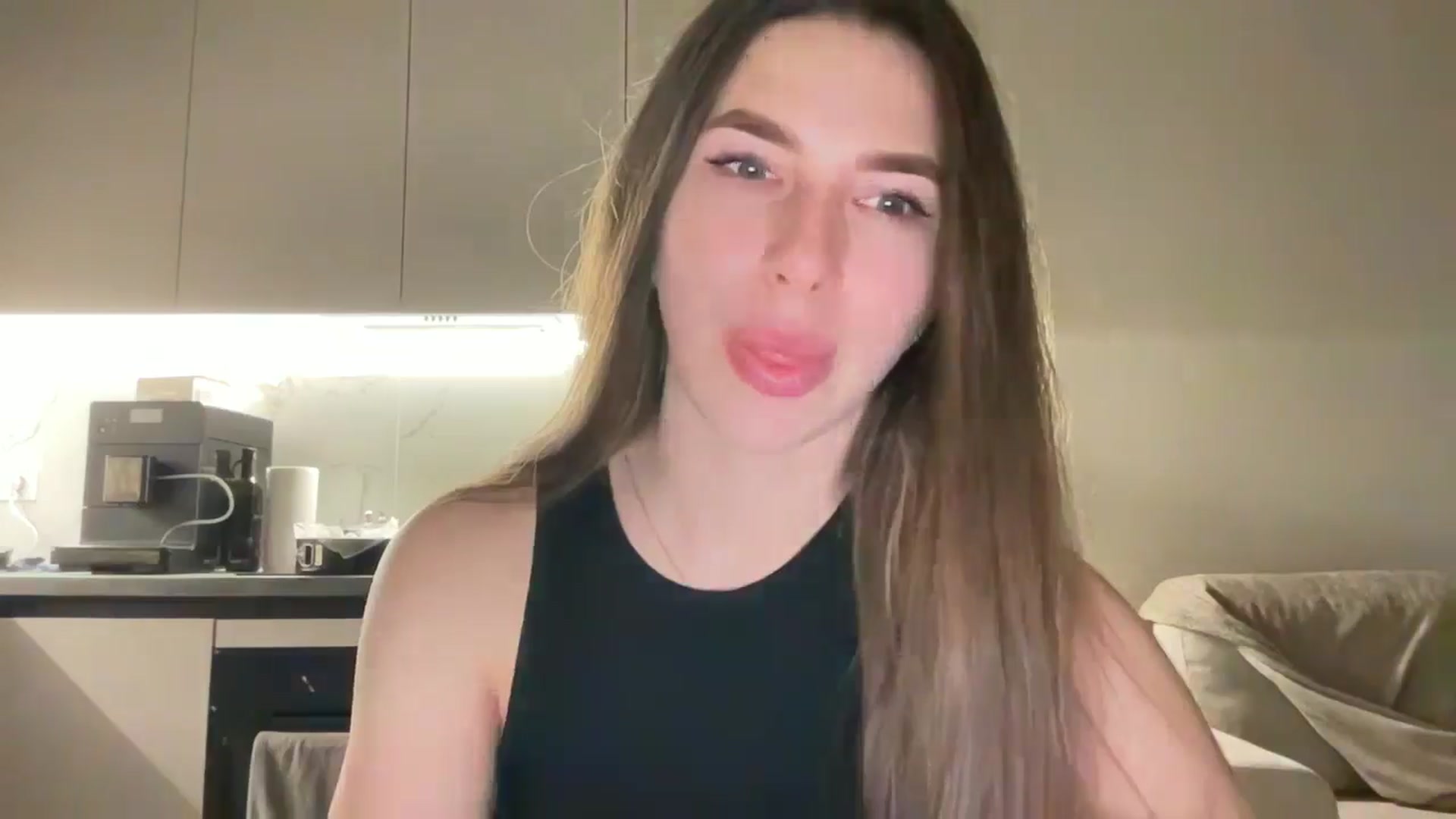 Gallery image thumbnail from kissfreeze's myfreecams stream on, 06/11/2025, 21:47 image 2 of 20