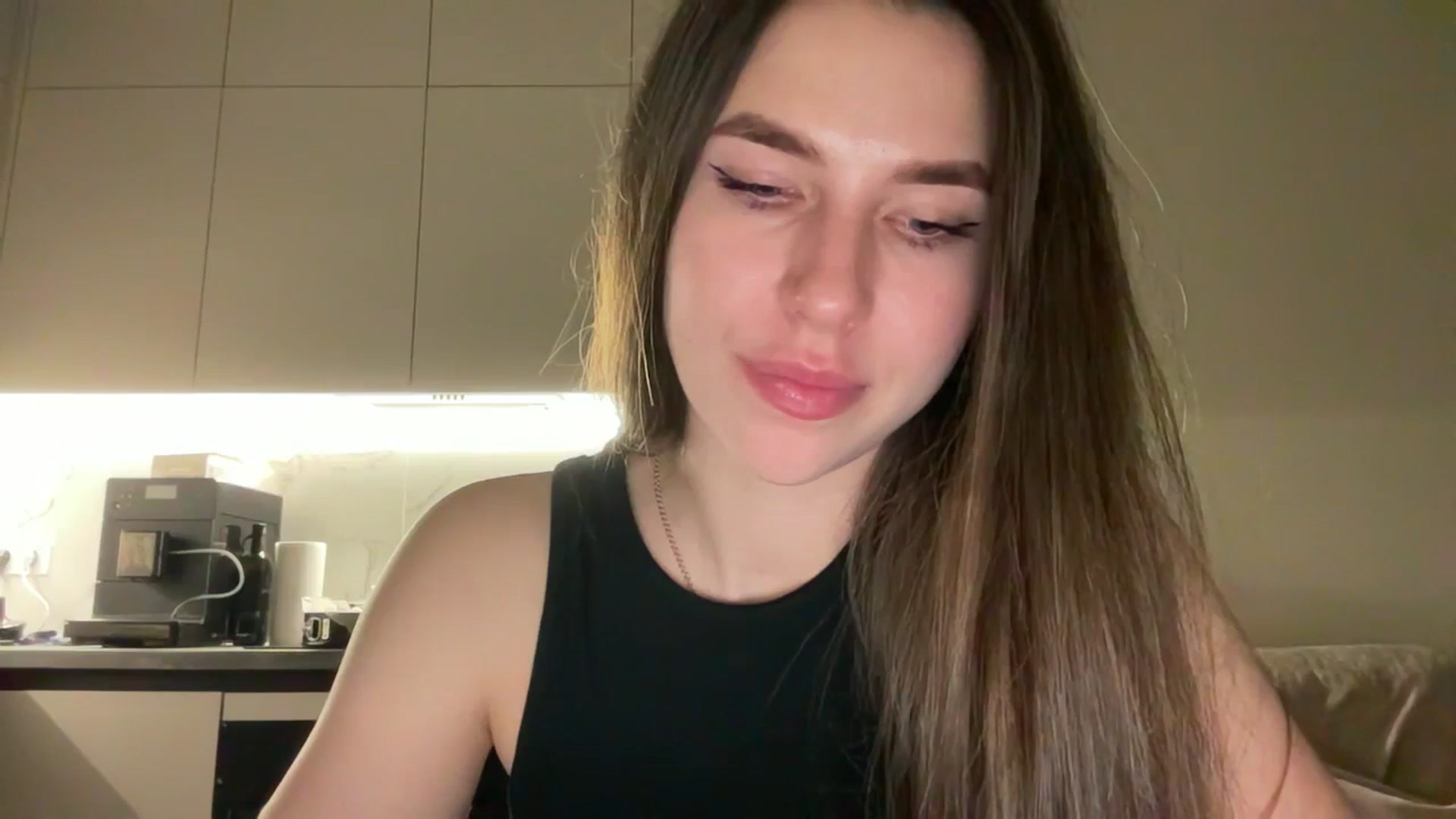 Gallery image thumbnail from kissfreeze's myfreecams stream on, 06/11/2025, 22:14 image 17 of 20