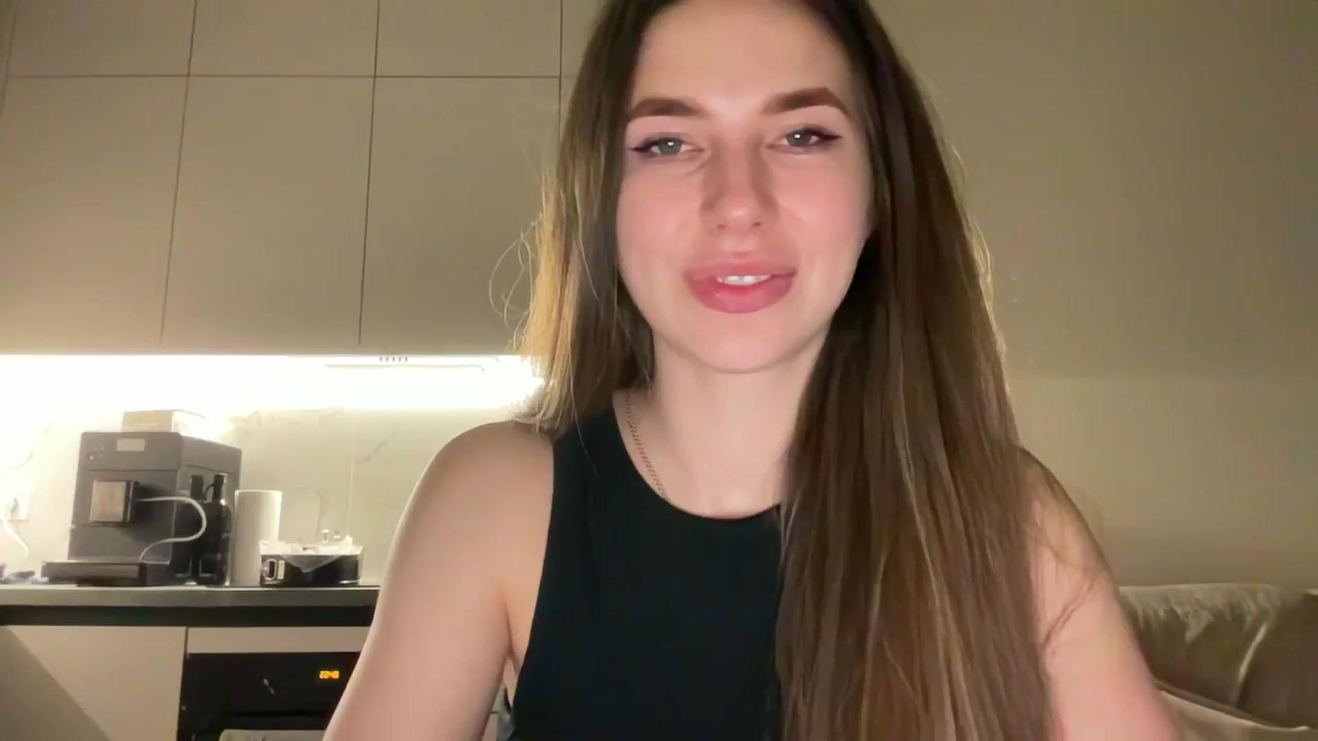 Gallery image thumbnail from kissfreeze's myfreecams stream on, 06/11/2025, 22:14 image 7 of 20