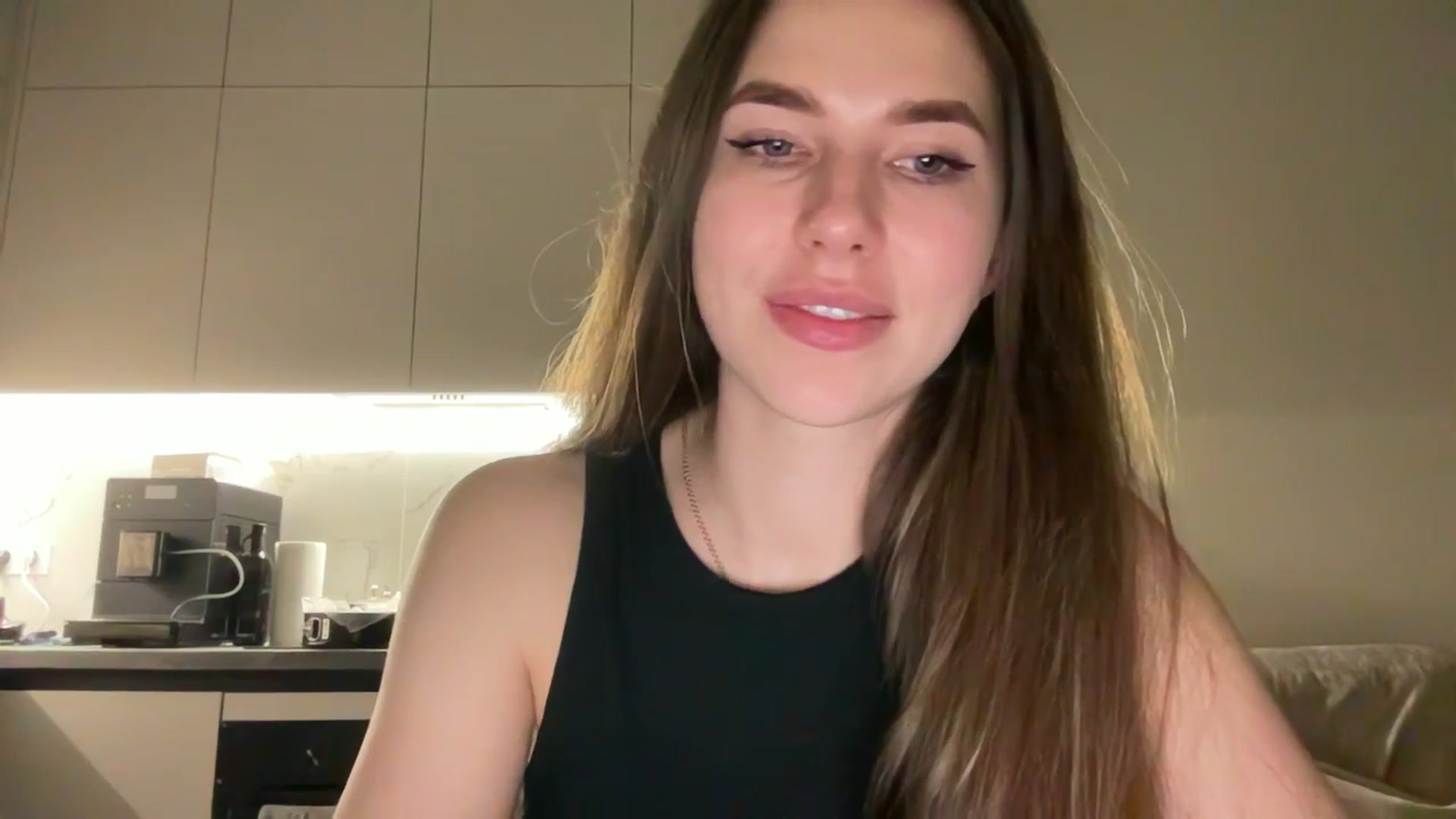 Gallery image thumbnail from kissfreeze's myfreecams stream on, 06/11/2025, 22:14 image 11 of 20