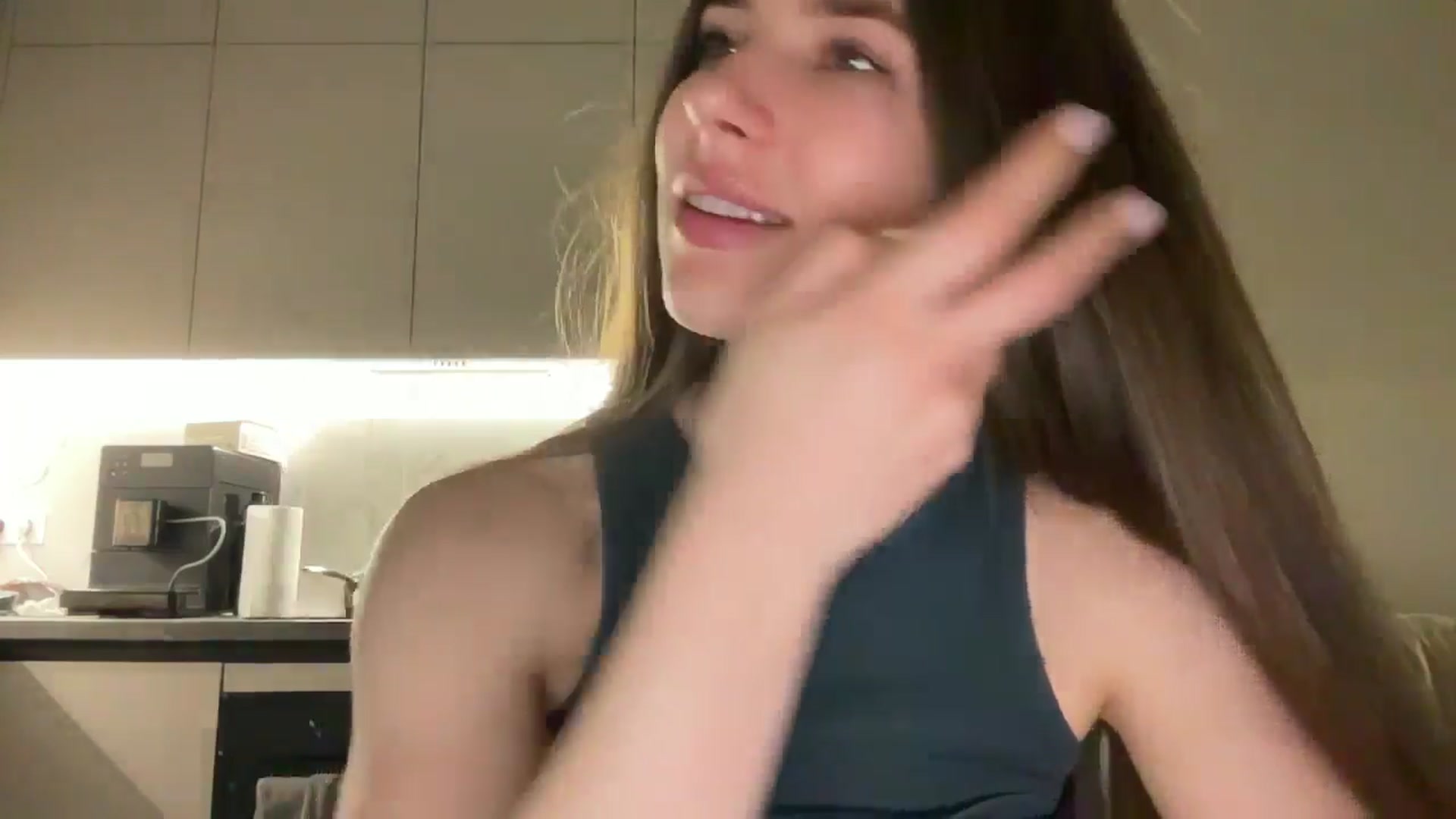 Gallery image thumbnail from kissfreeze's myfreecams stream on, 06/12/2025, 20:06 image 20 of 20