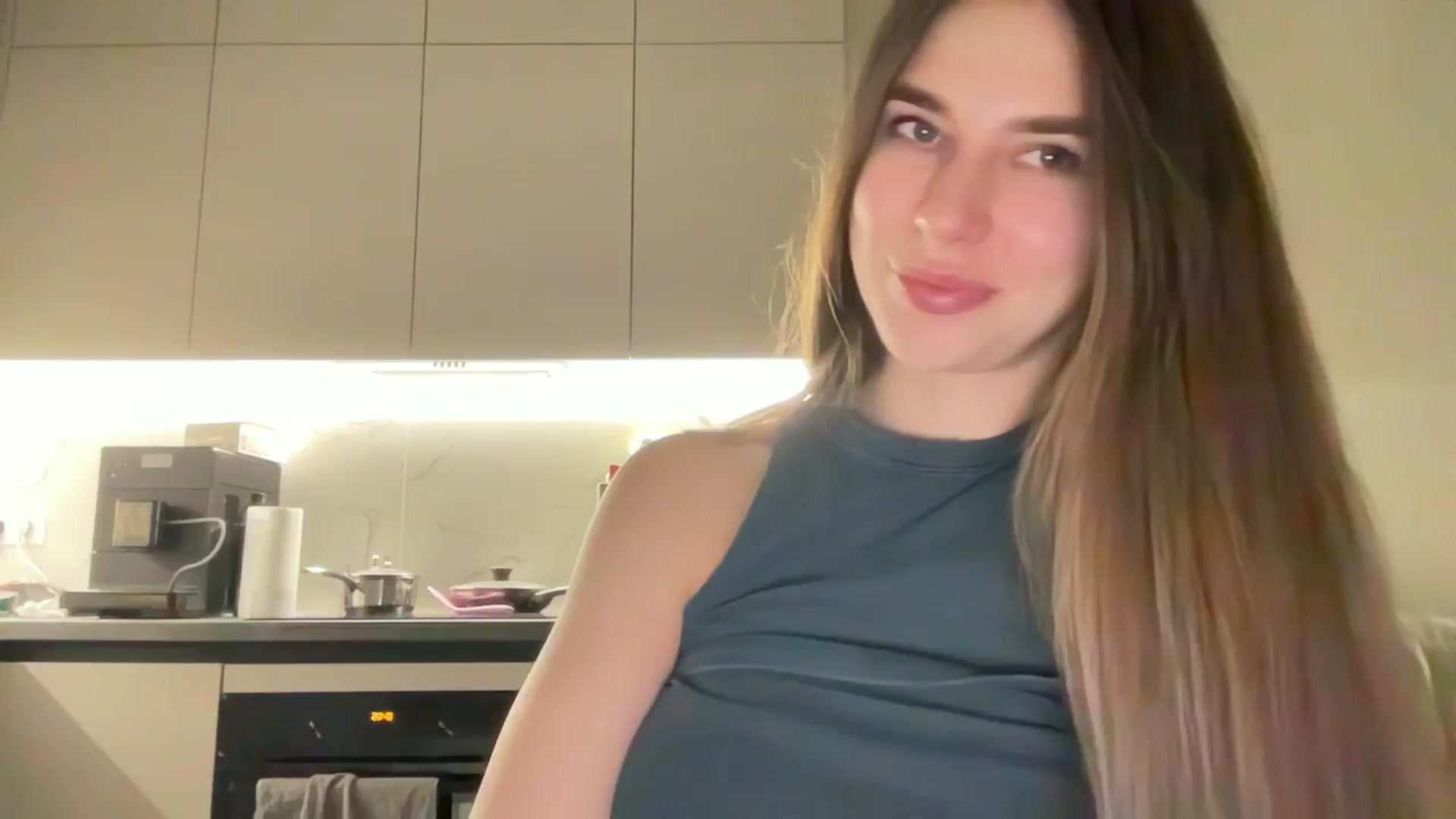 Gallery image thumbnail from kissfreeze's myfreecams stream on, 06/12/2025, 20:06 image 17 of 20