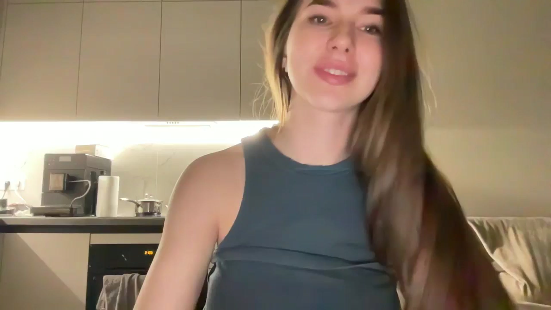 Gallery image thumbnail from kissfreeze's myfreecams stream on, 06/12/2025, 20:35 image 1 of 20