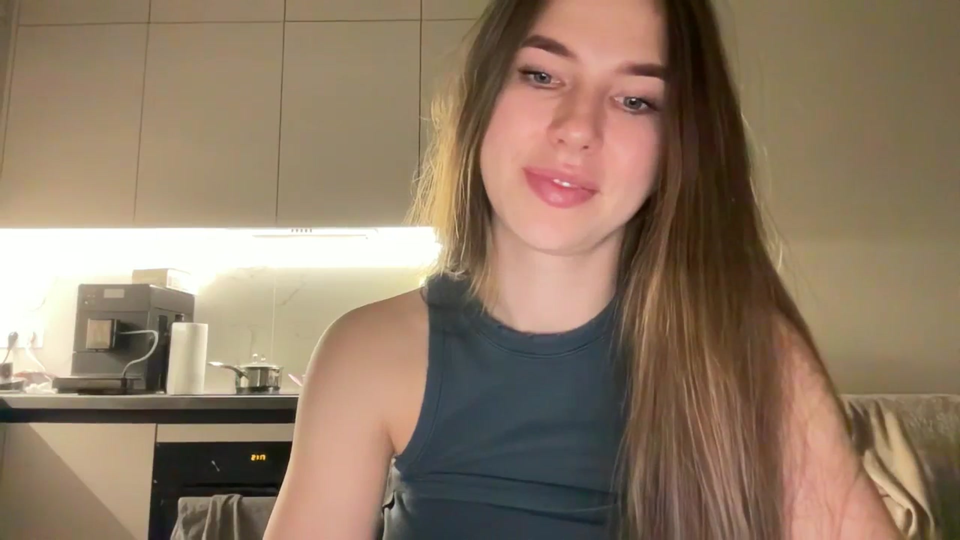 Gallery image thumbnail from kissfreeze's myfreecams stream on, 06/12/2025, 20:35 image 14 of 20