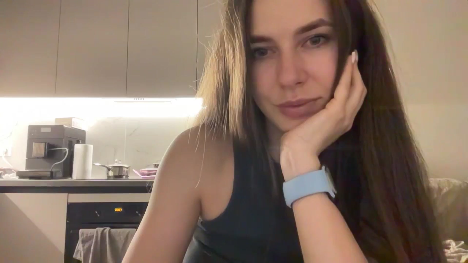 Gallery image thumbnail from kissfreeze's myfreecams stream on, 06/12/2025, 21:31 image 15 of 20