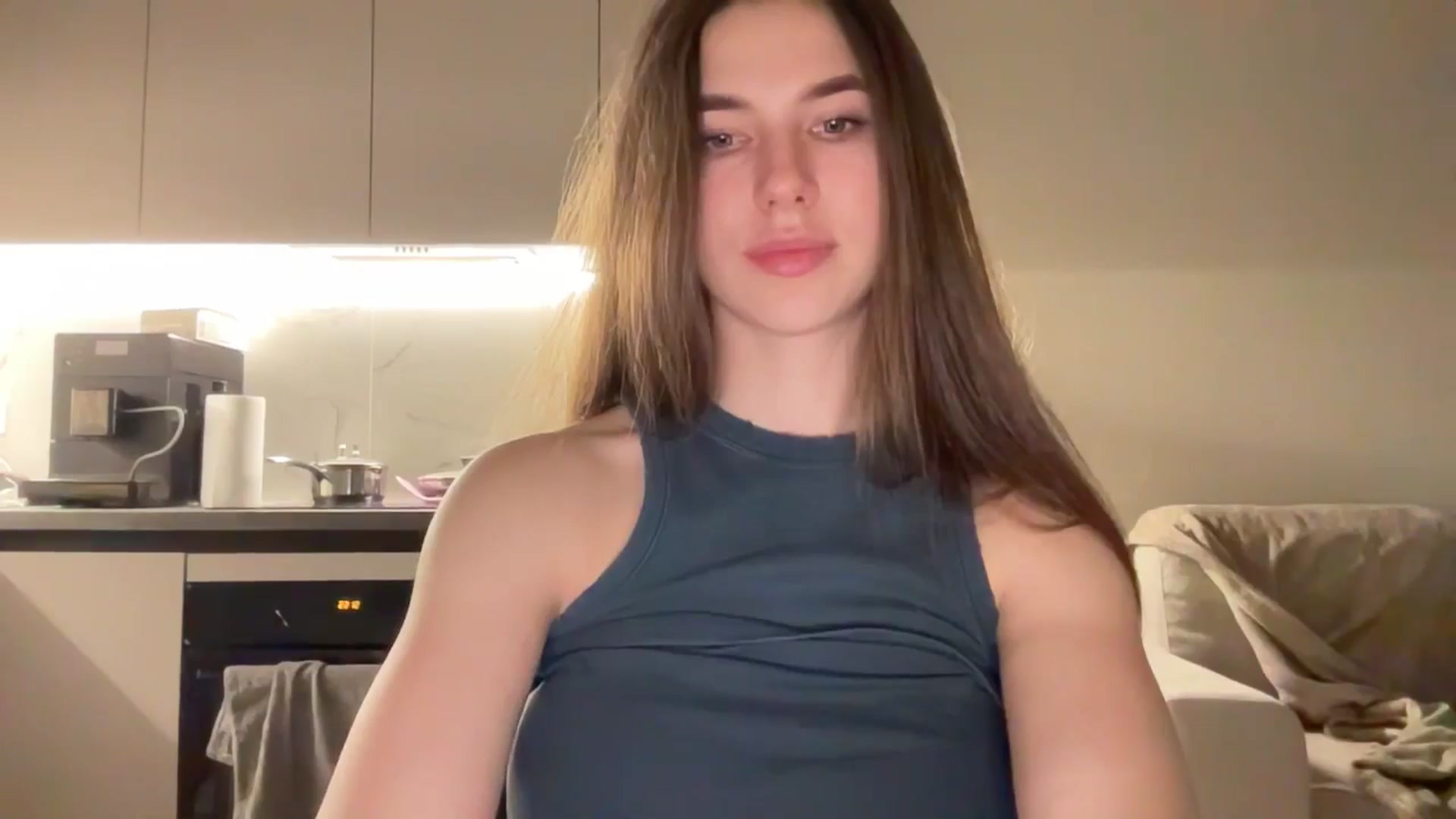 Gallery image thumbnail from kissfreeze's myfreecams stream on, 06/12/2025, 21:31 image 18 of 20