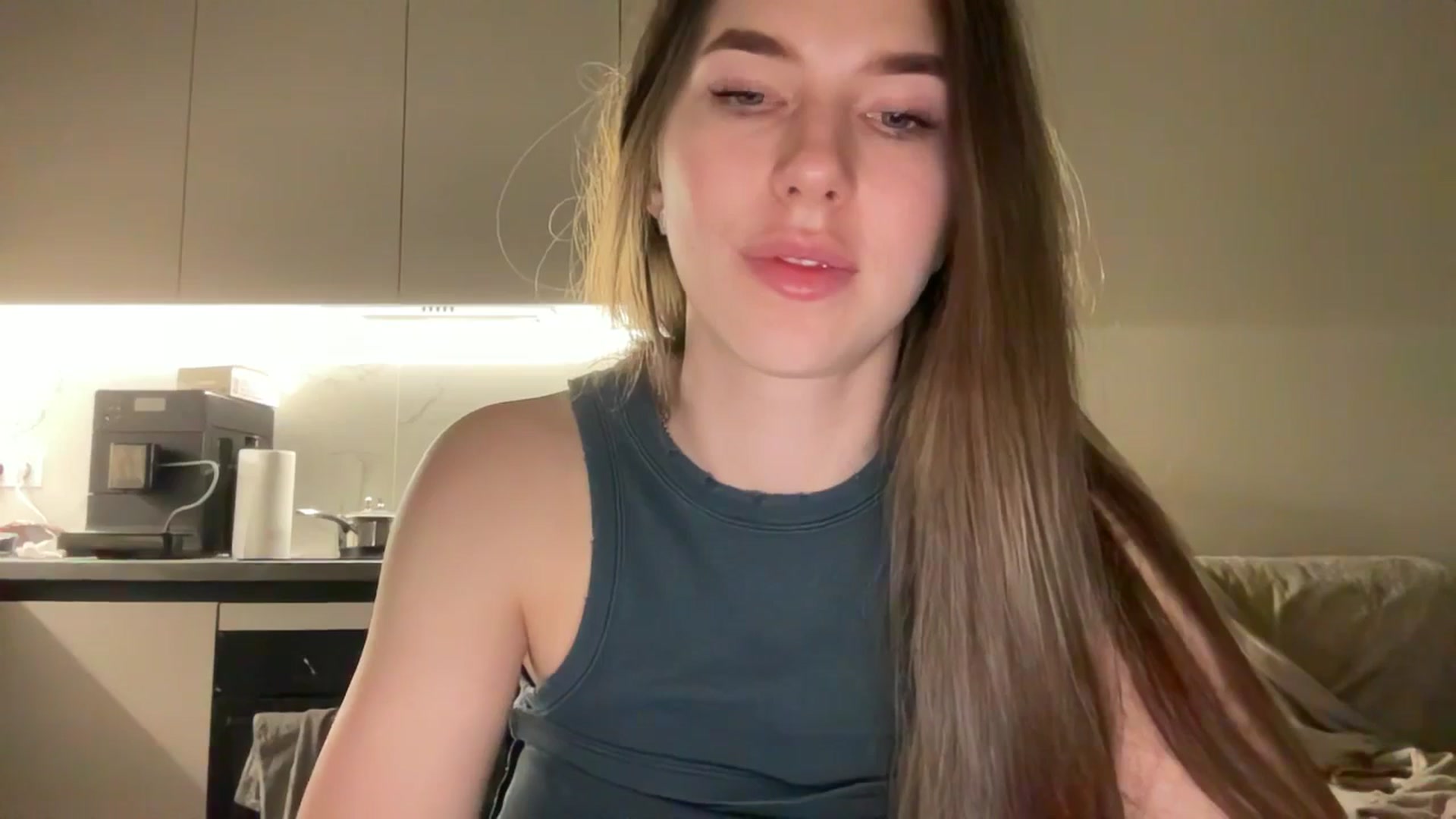 Gallery image thumbnail from kissfreeze's myfreecams stream on, 06/12/2025, 21:31 image 11 of 20