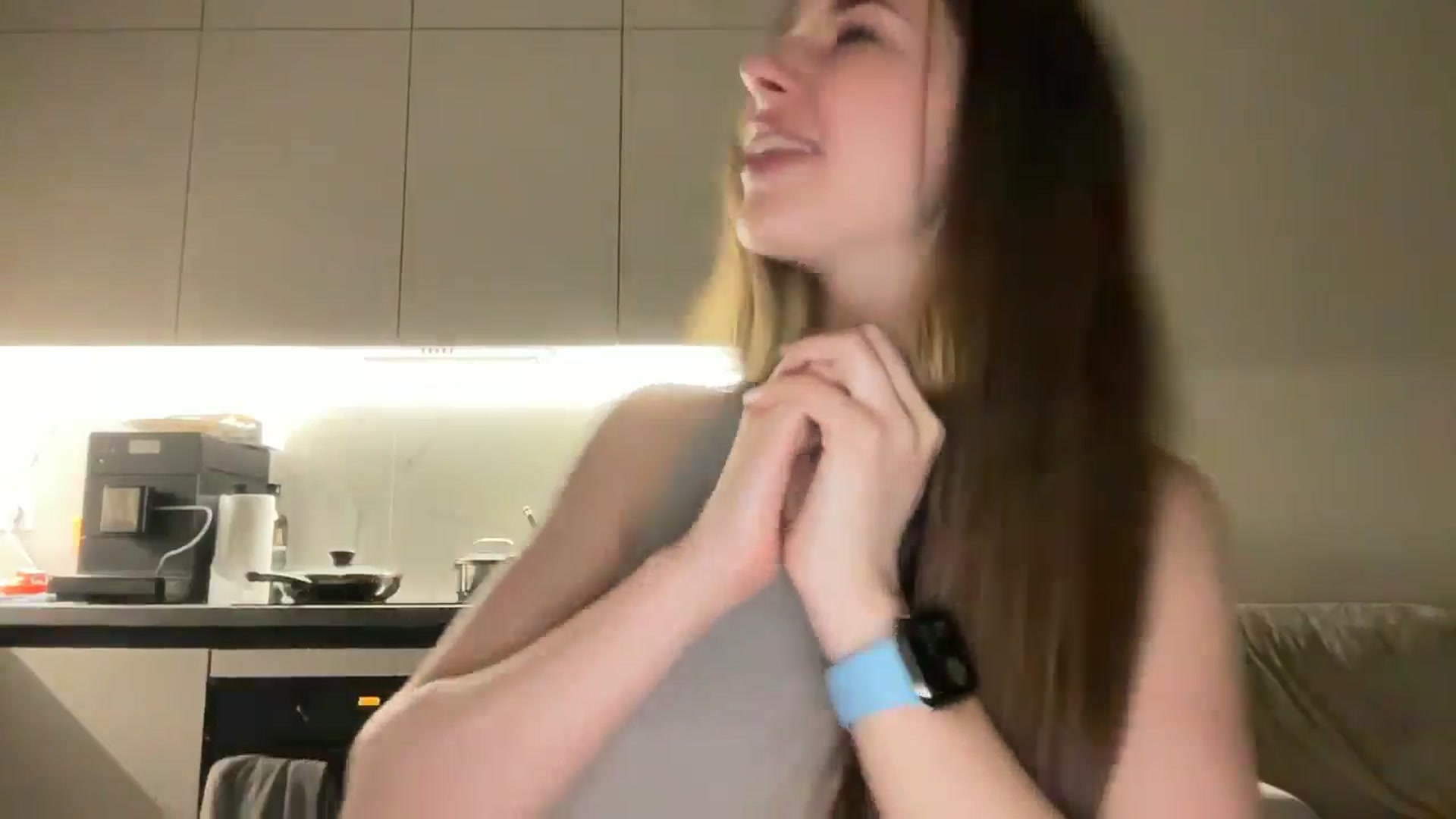 Gallery image thumbnail from kissfreeze's myfreecams stream on, 06/13/2025, 20:38 image 7 of 20