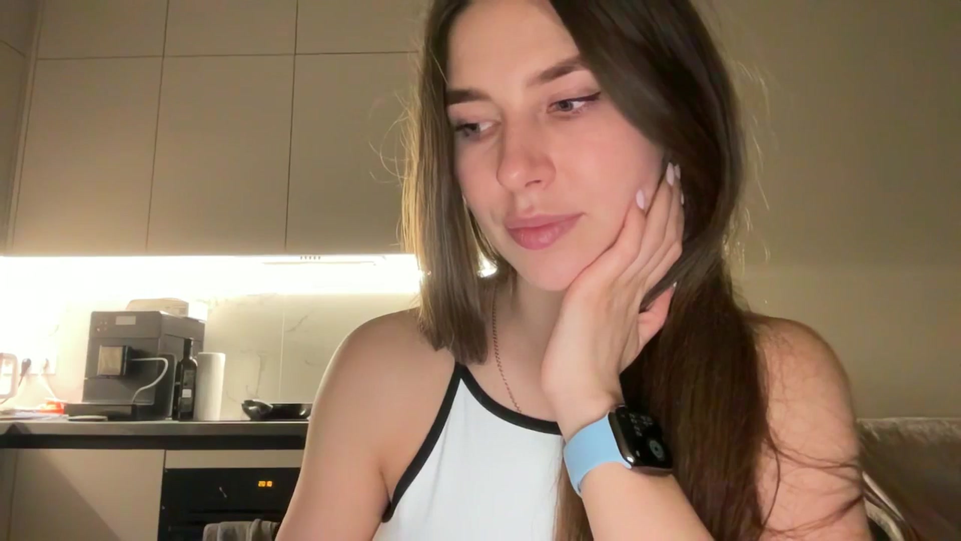 Gallery image thumbnail from kissfreeze's myfreecams stream on, 06/14/2025, 20:30 image 2 of 20