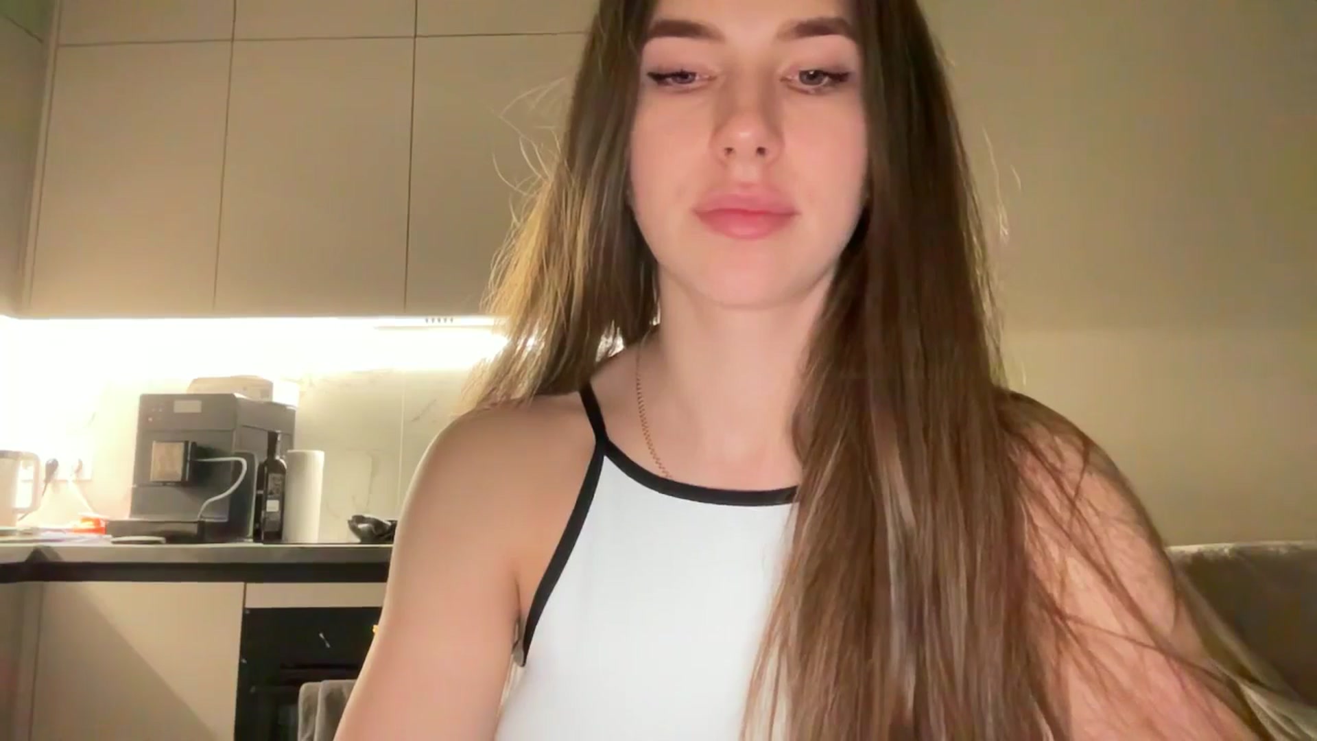 Gallery image thumbnail from kissfreeze's myfreecams stream on, 06/14/2025, 20:30 image 15 of 20
