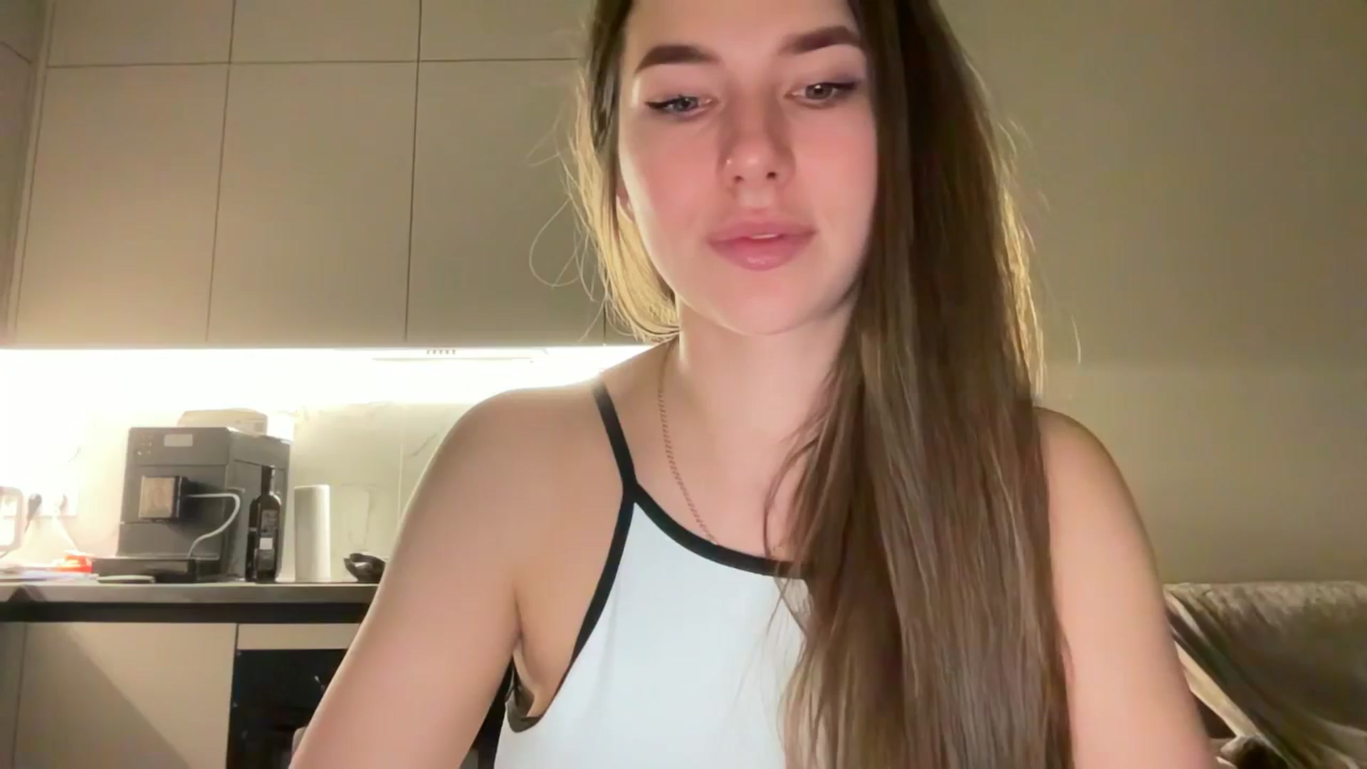 Gallery image thumbnail from kissfreeze's myfreecams stream on, 06/14/2025, 22:31 image 1 of 20