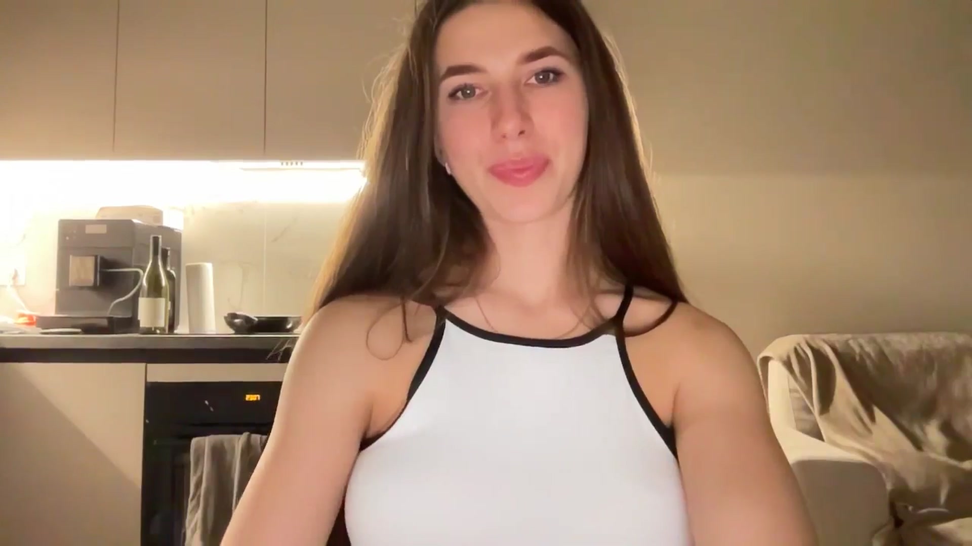 Gallery image thumbnail from kissfreeze's myfreecams stream on, 06/14/2025, 22:31 image 12 of 20