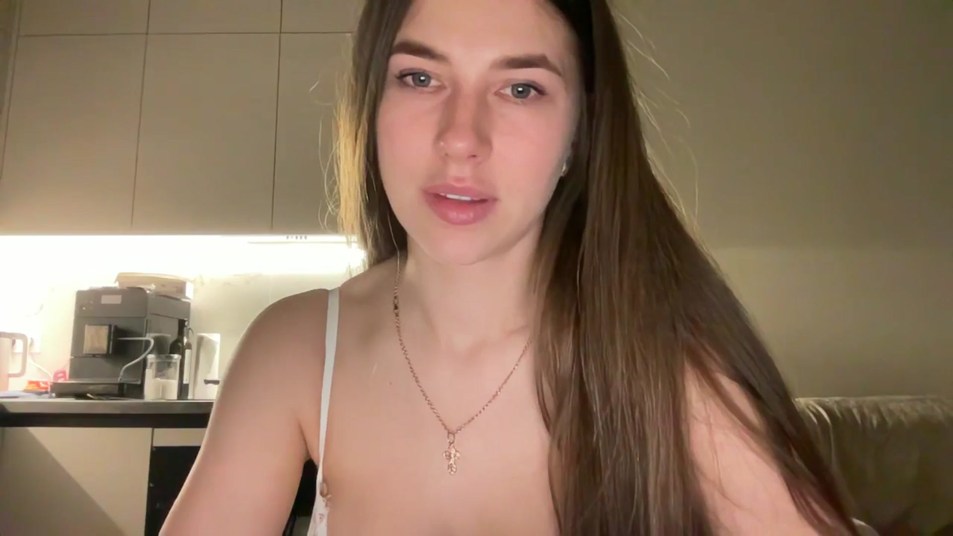 Gallery image thumbnail from kissfreeze's myfreecams stream on, 06/15/2025, 19:39 image 12 of 20