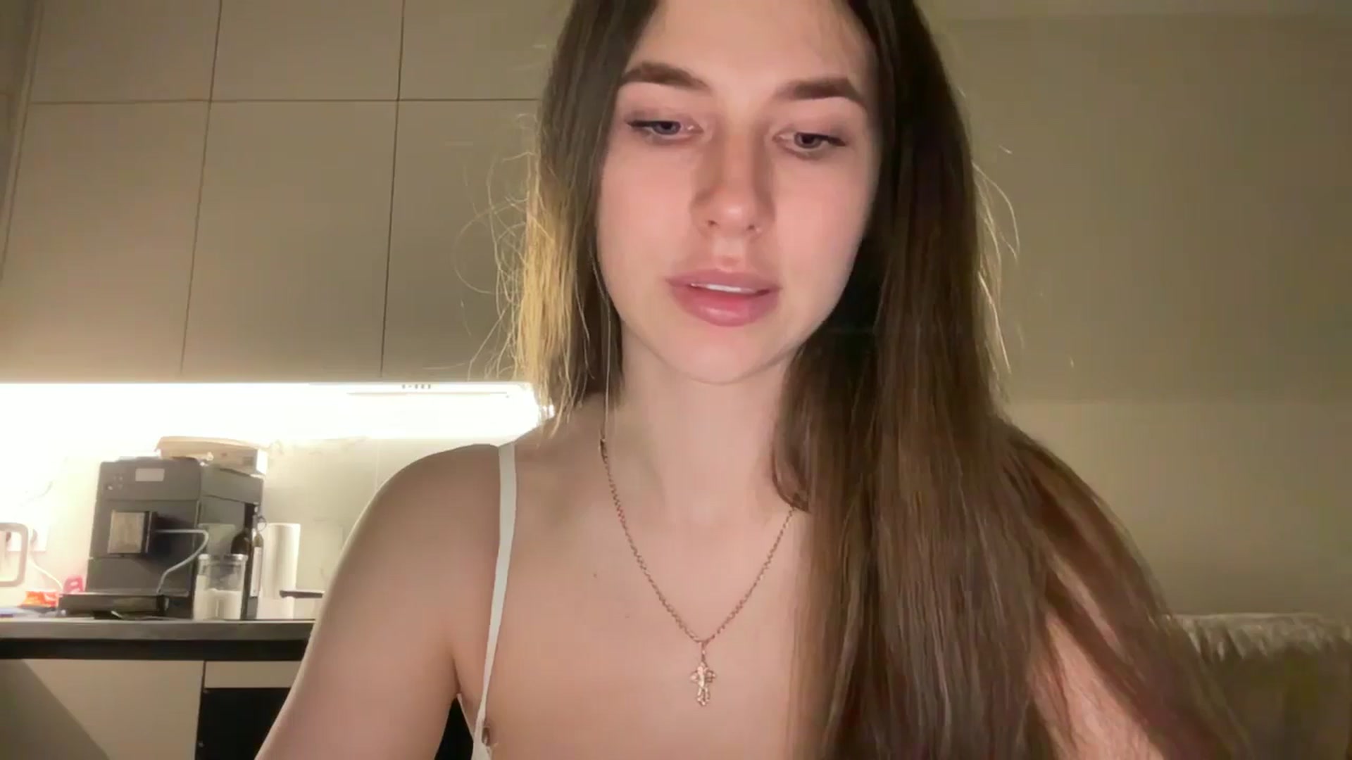 Gallery image thumbnail from kissfreeze's myfreecams stream on, 06/15/2025, 19:39 image 6 of 20