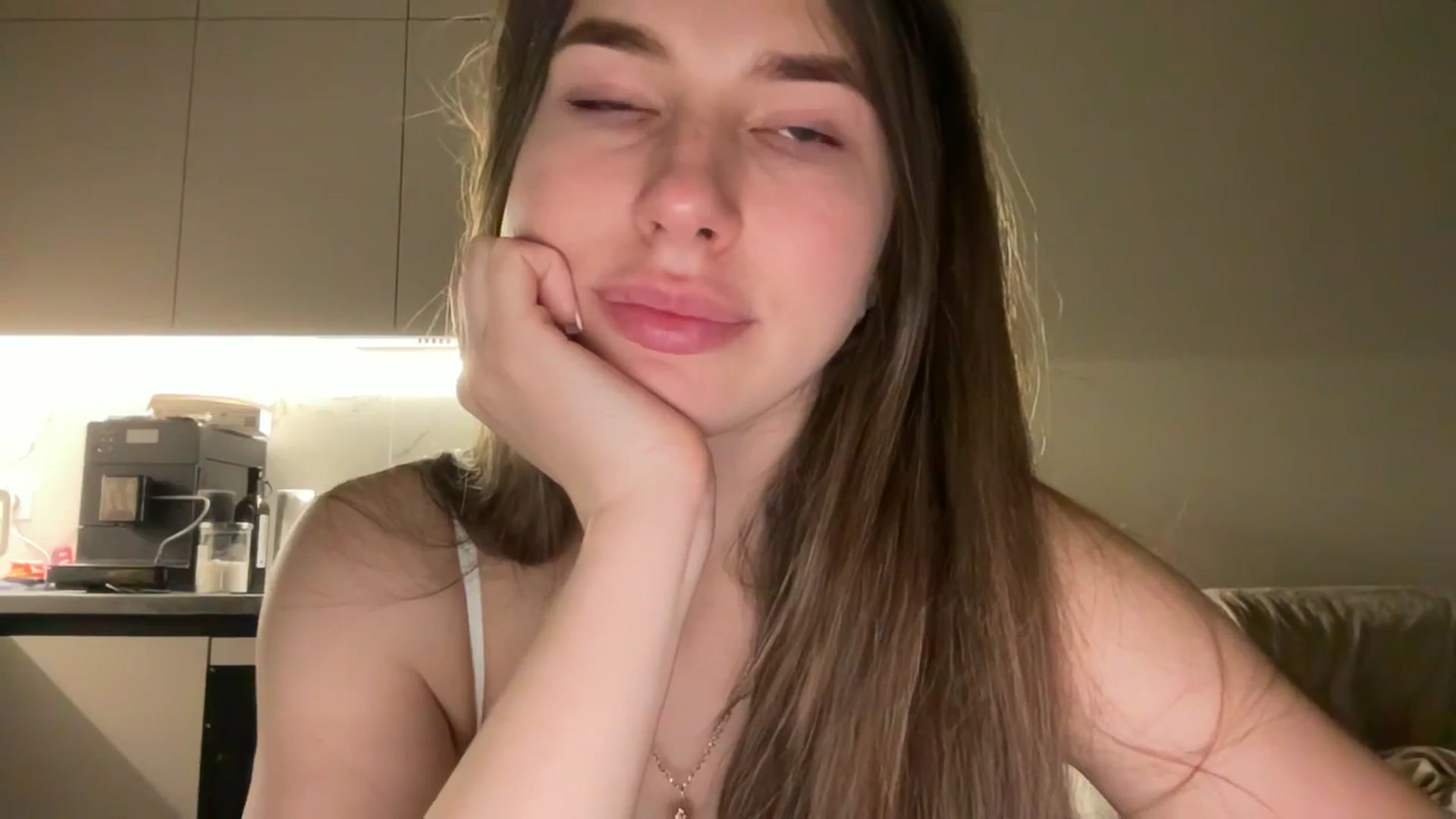 Gallery image thumbnail from kissfreeze's myfreecams stream on, 06/15/2025, 21:49 image 14 of 20