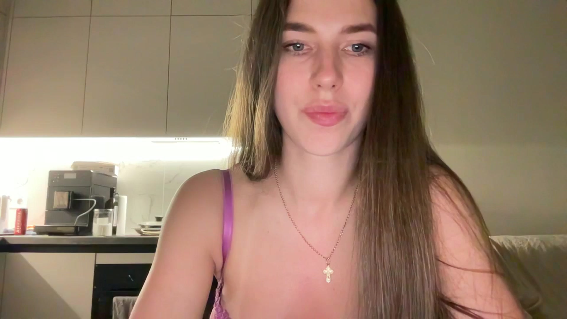 Gallery image thumbnail from kissfreeze's myfreecams stream on, 06/26/2025, 20:43 image 16 of 20