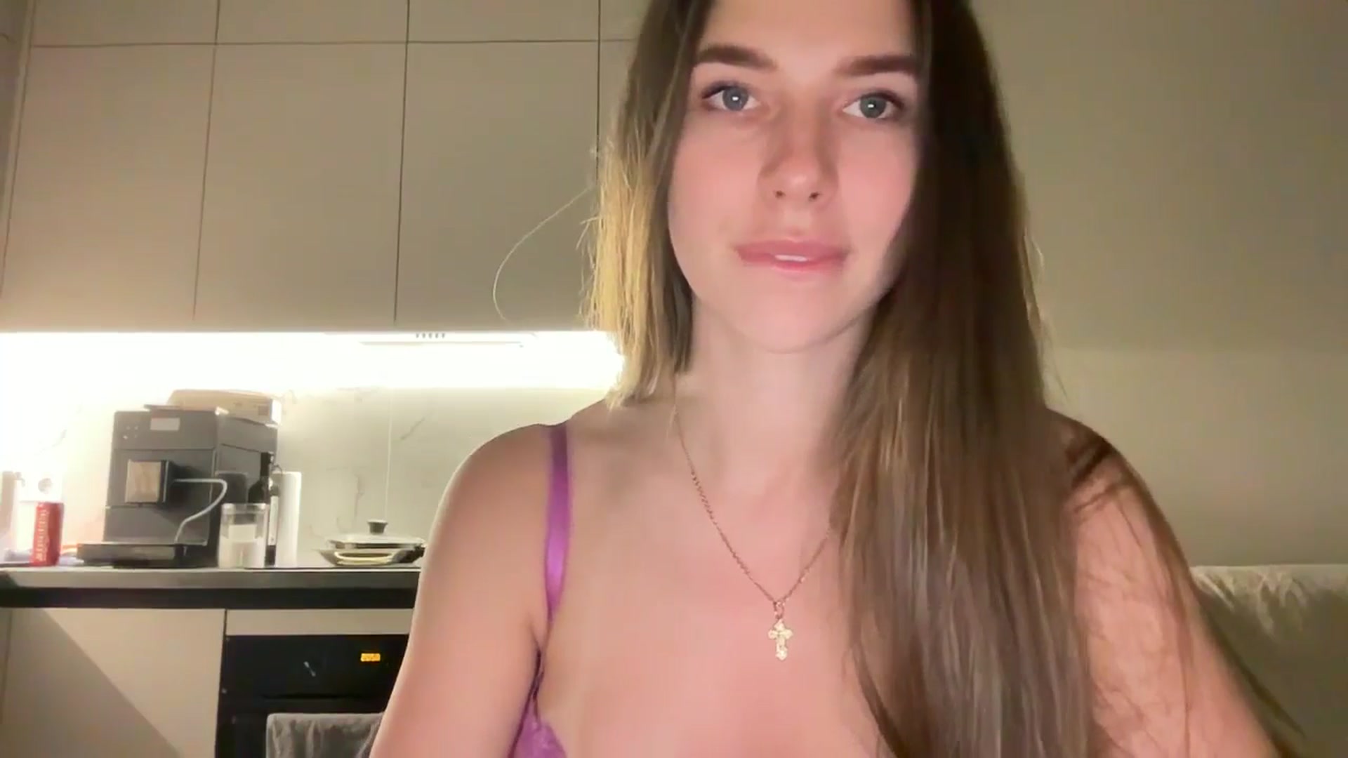 Gallery image thumbnail from kissfreeze's myfreecams stream on, 06/26/2025, 20:43 image 7 of 20