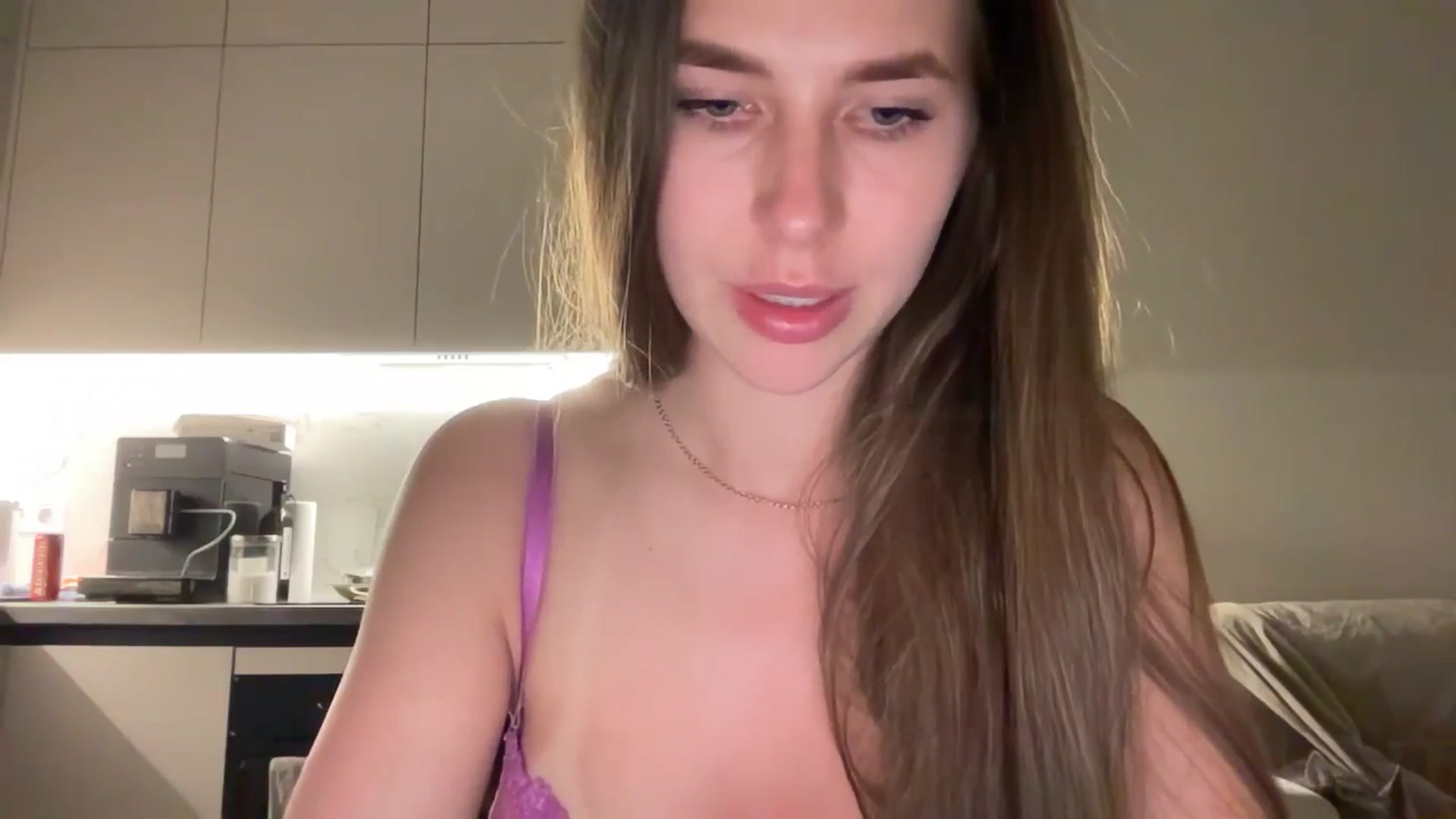 Gallery image thumbnail from kissfreeze's myfreecams stream on, 06/26/2025, 21:37 image 6 of 20