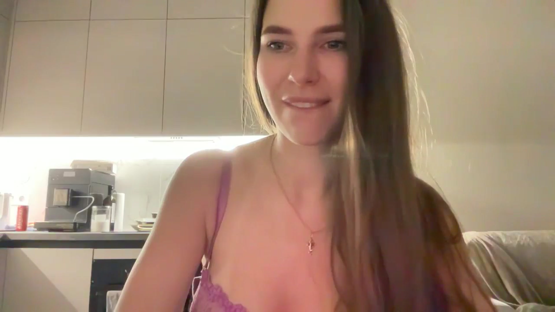 Gallery image thumbnail from kissfreeze's myfreecams stream on, 06/26/2025, 22:04 image 7 of 20