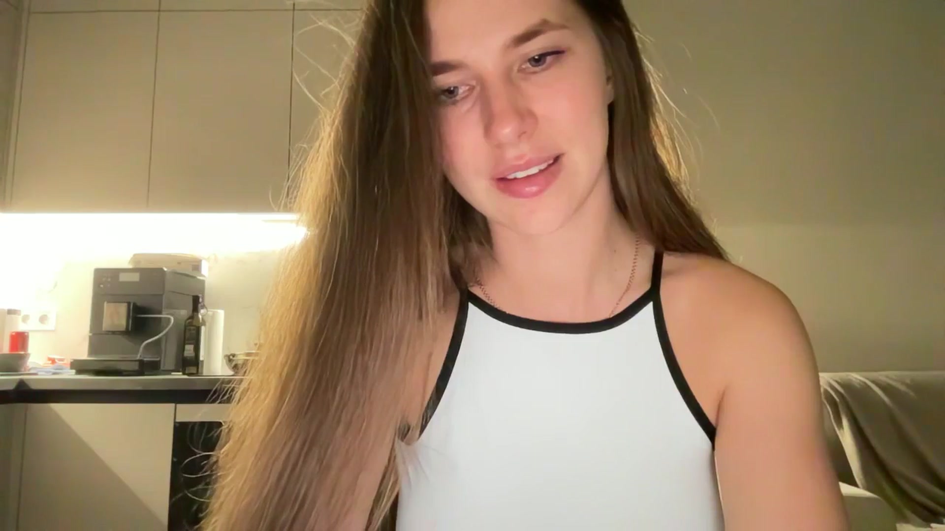 Gallery image thumbnail from kissfreeze's myfreecams stream on, 06/27/2025, 21:51 image 7 of 20