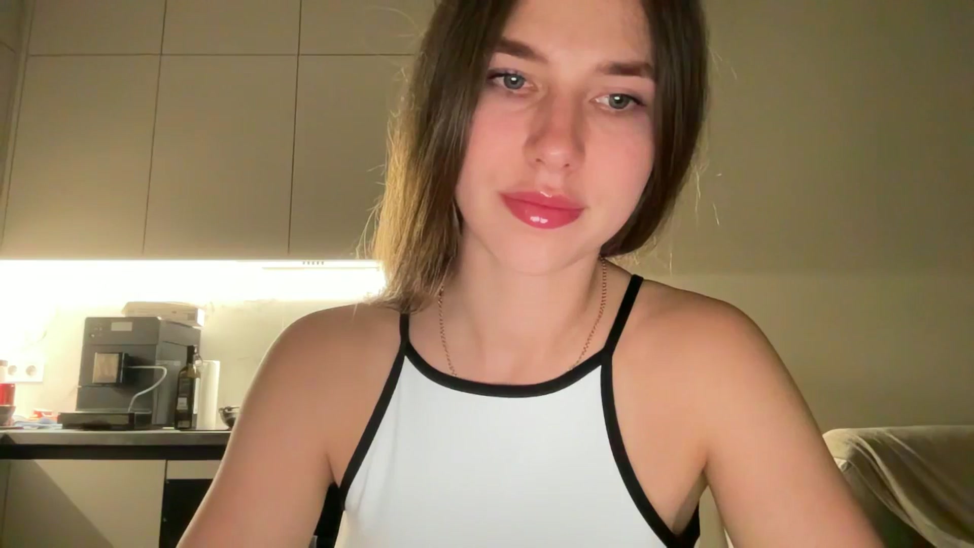 Gallery image thumbnail from kissfreeze's myfreecams stream on, 06/27/2025, 22:32 image 8 of 20