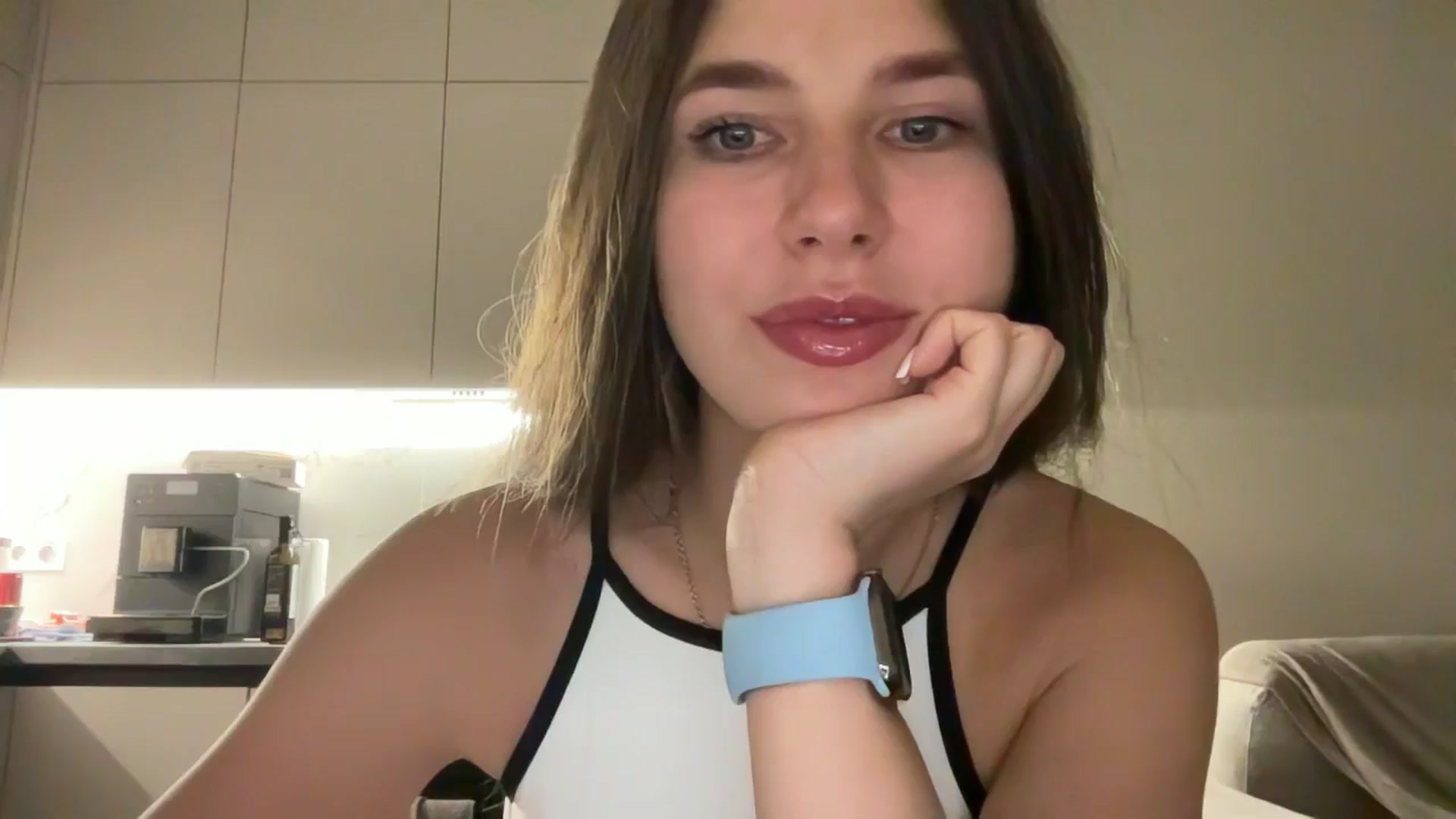 Gallery image thumbnail from kissfreeze's myfreecams stream on, 06/27/2025, 22:32 image 9 of 20