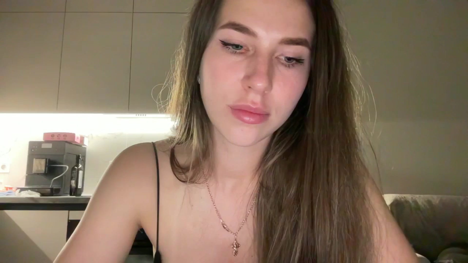 Gallery image thumbnail from kissfreeze's myfreecams stream on, 06/28/2025, 19:52 image 19 of 20