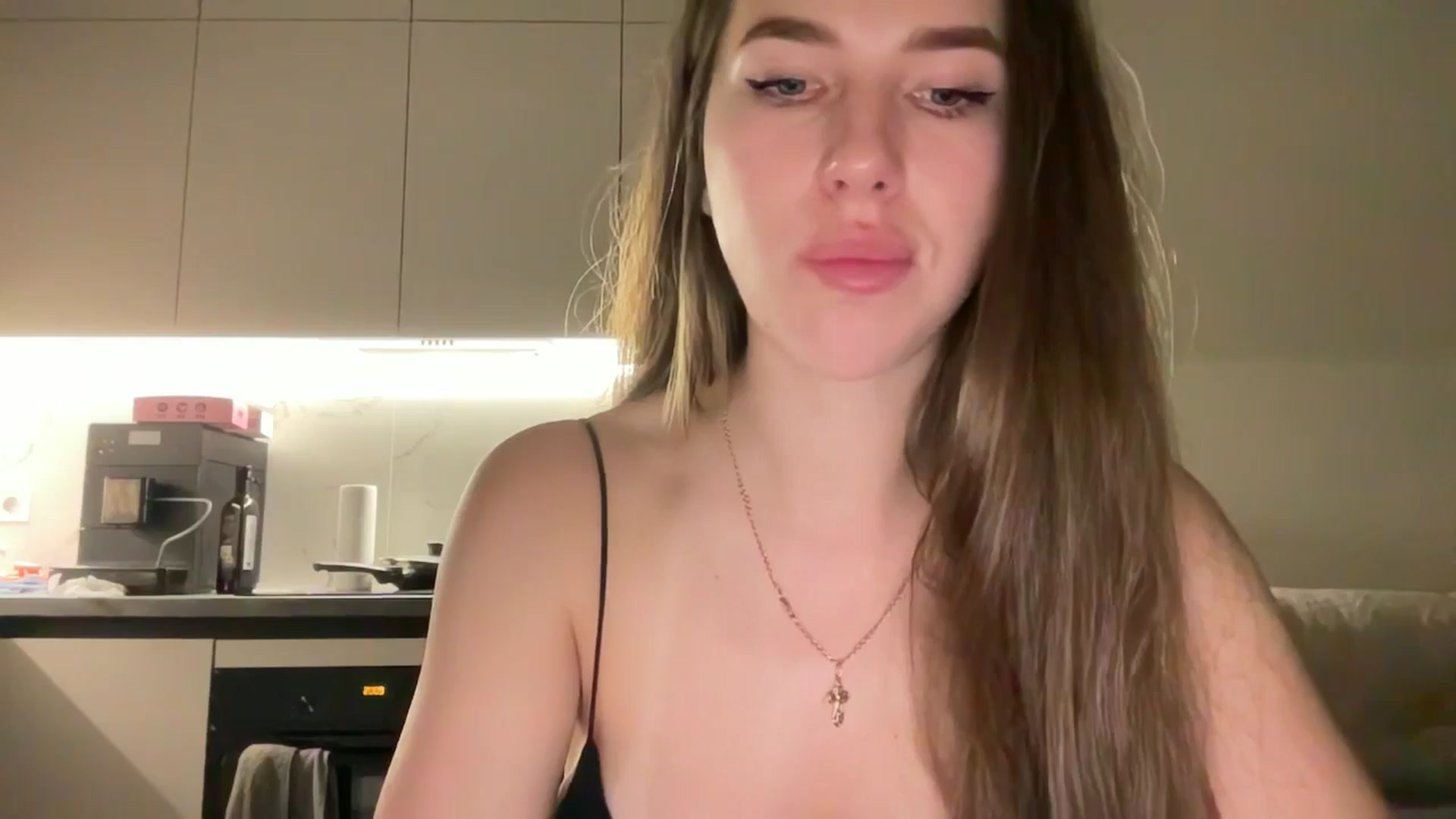 Gallery image thumbnail from kissfreeze's myfreecams stream on, 06/28/2025, 19:52 image 3 of 20
