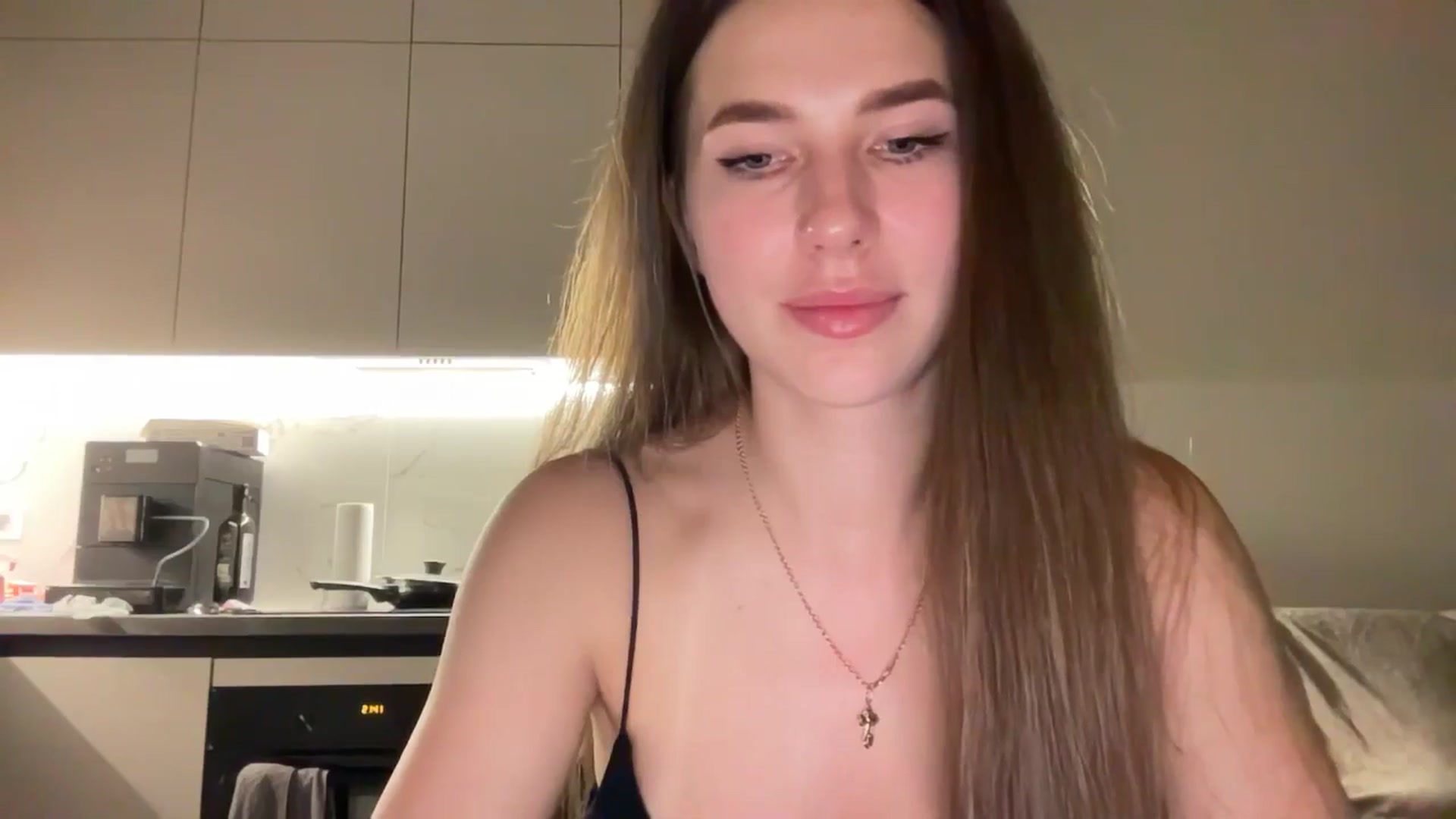 Gallery image thumbnail from kissfreeze's myfreecams stream on, 06/28/2025, 21:18 image 4 of 20