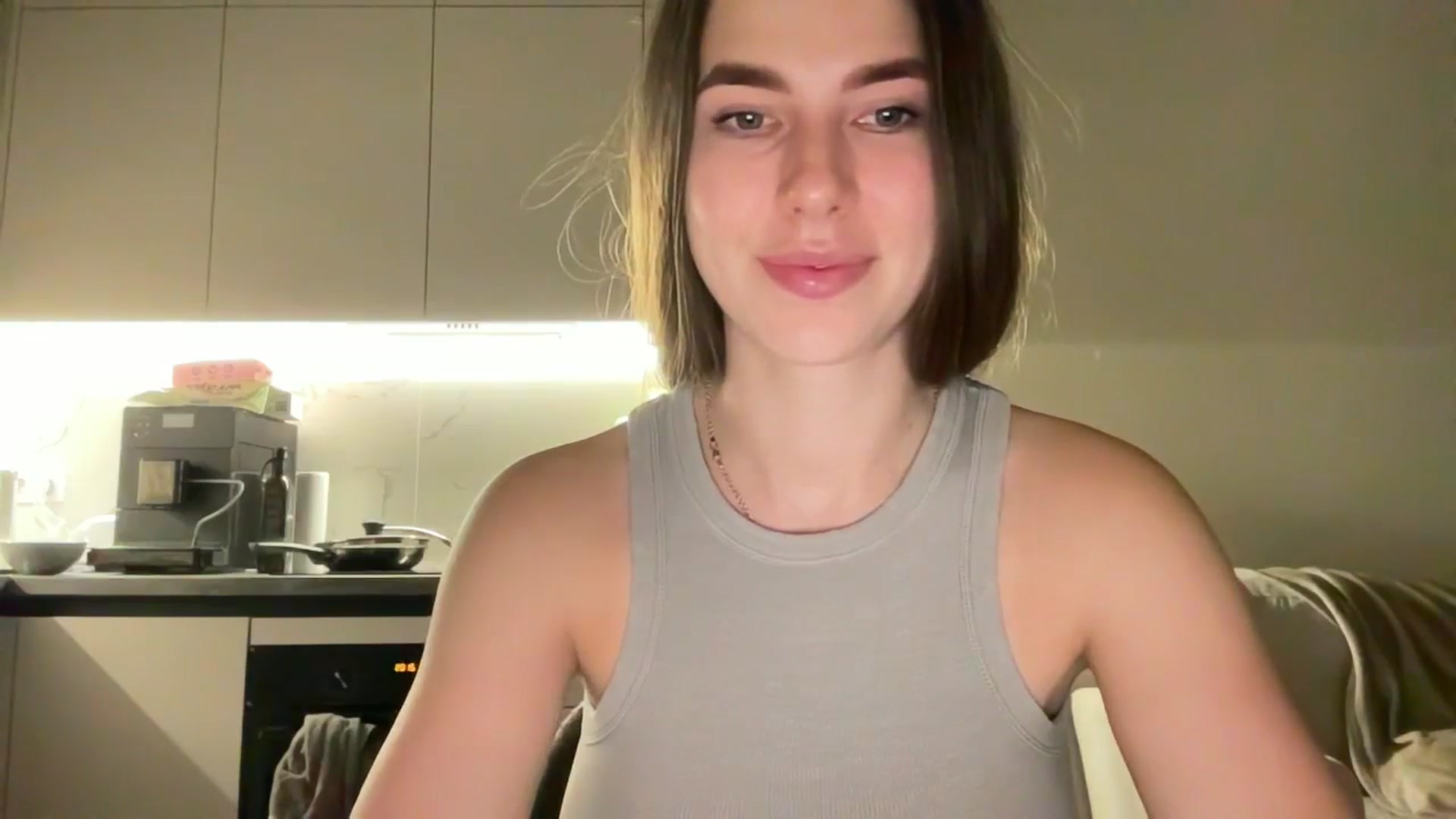 Gallery image thumbnail from kissfreeze's myfreecams stream on, 07/04/2025, 20:31 image 2 of 20