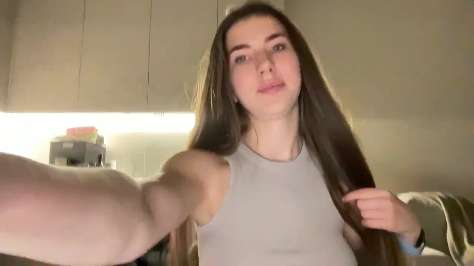 Gallery image thumbnail from kissfreeze's myfreecams stream on, 07/04/2025, 20:31 image 17 of 20