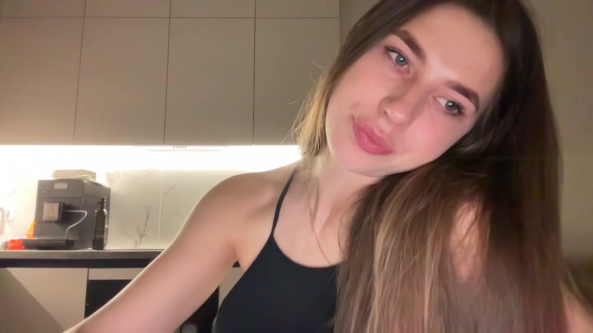 Gallery image thumbnail from kissfreeze's myfreecams stream on, 07/05/2025, 19:52 image 10 of 20