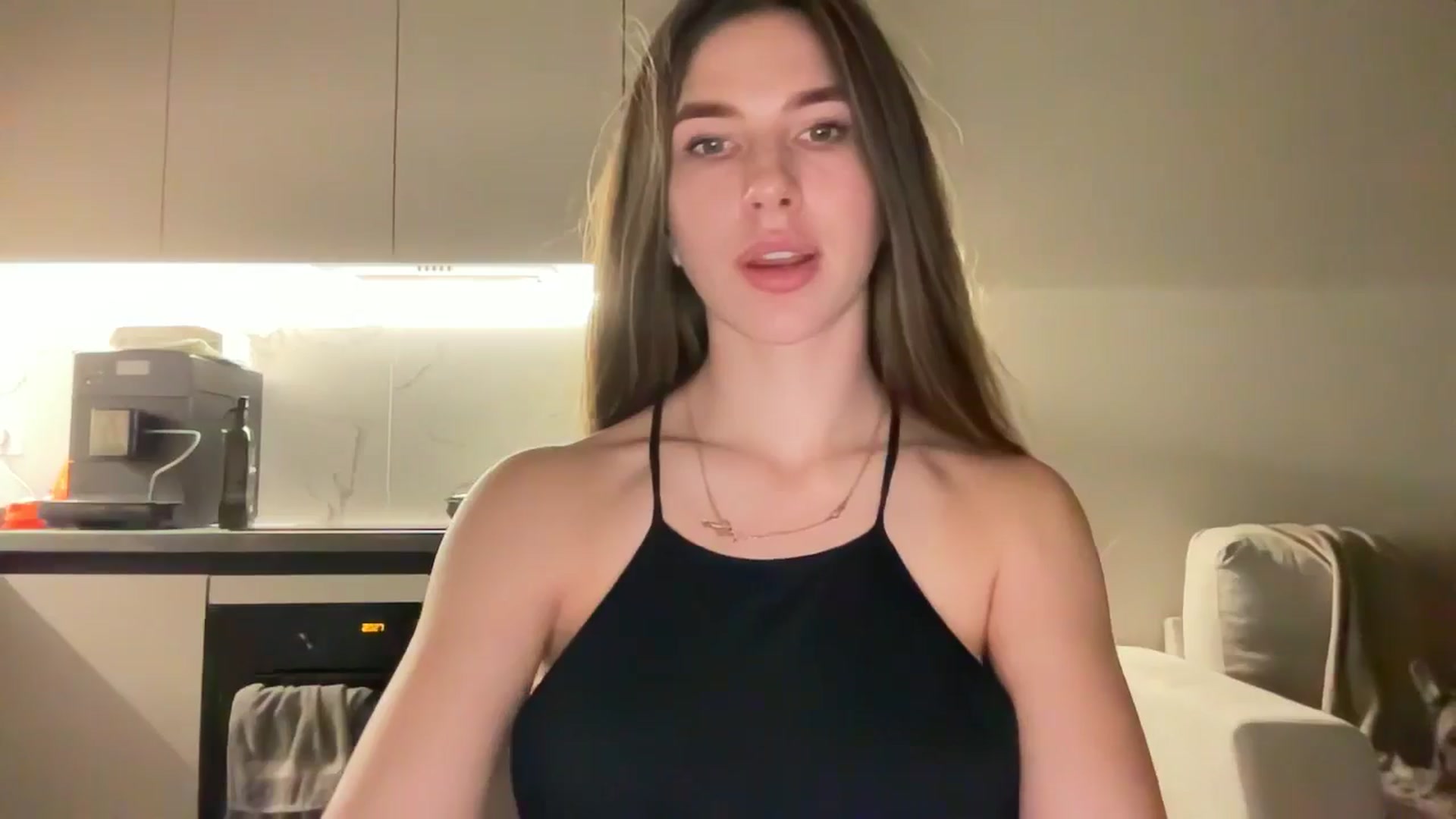 Gallery image thumbnail from kissfreeze's myfreecams stream on, 07/05/2025, 19:52 image 16 of 20