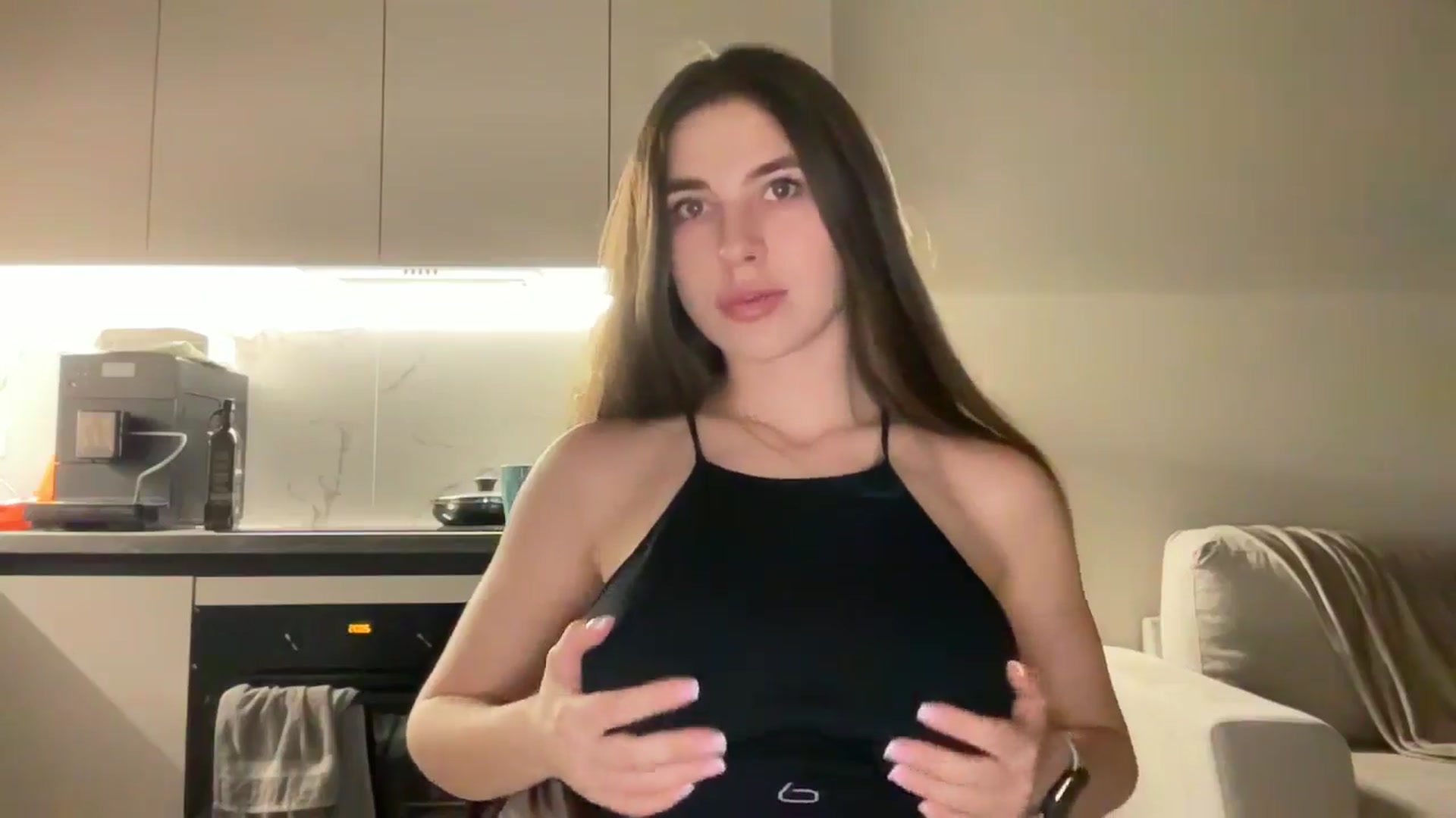 Gallery image thumbnail from kissfreeze's myfreecams stream on, 07/05/2025, 19:52 image 6 of 20
