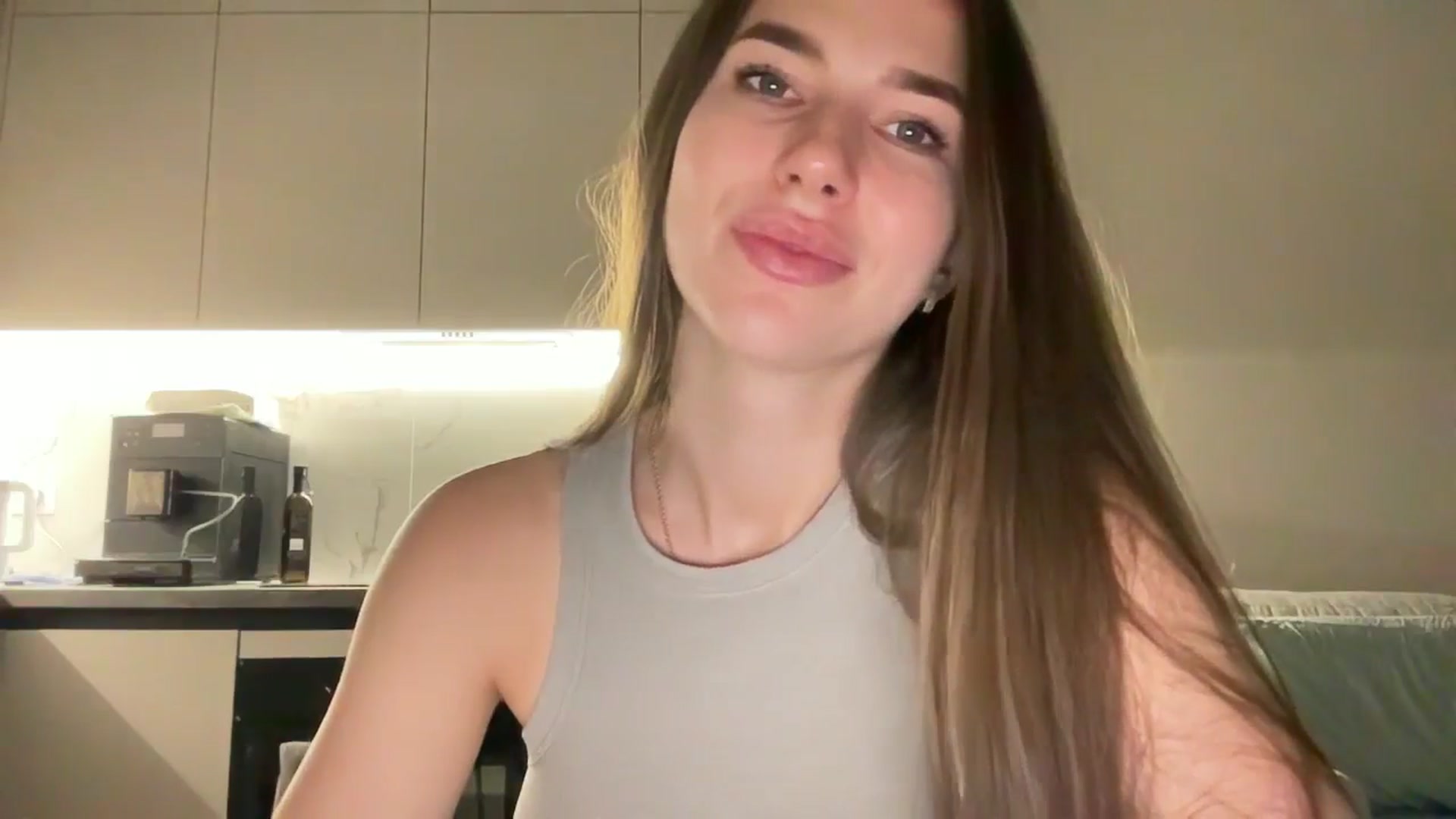 Gallery image thumbnail from kissfreeze's myfreecams stream on, 07/08/2025, 19:47 image 9 of 20