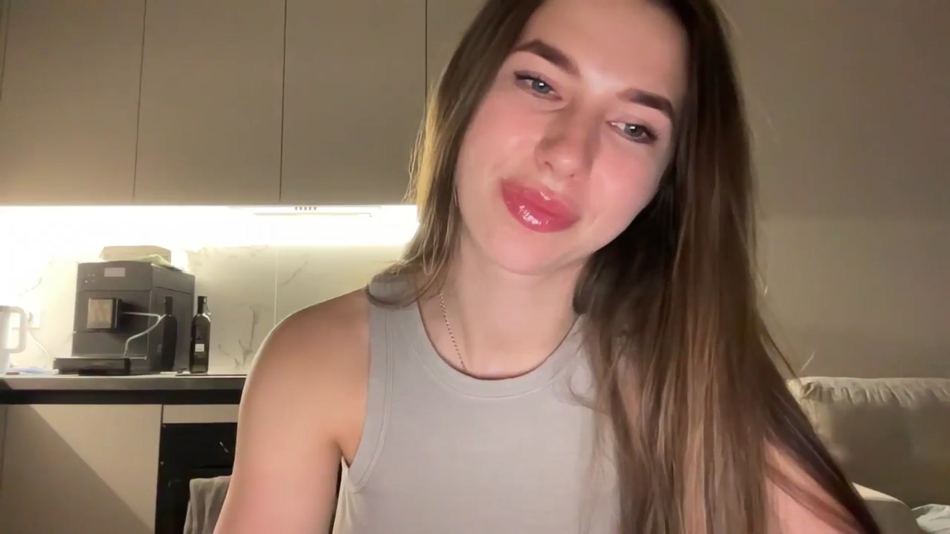 Gallery image thumbnail from kissfreeze's myfreecams stream on, 07/08/2025, 22:43 image 18 of 20