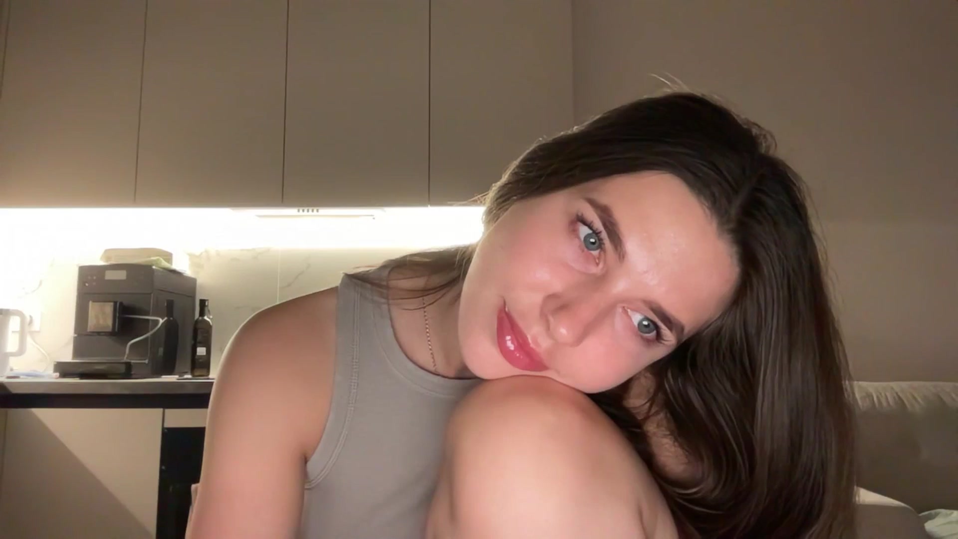 Gallery image thumbnail from kissfreeze's myfreecams stream on, 07/08/2025, 22:43 image 16 of 20