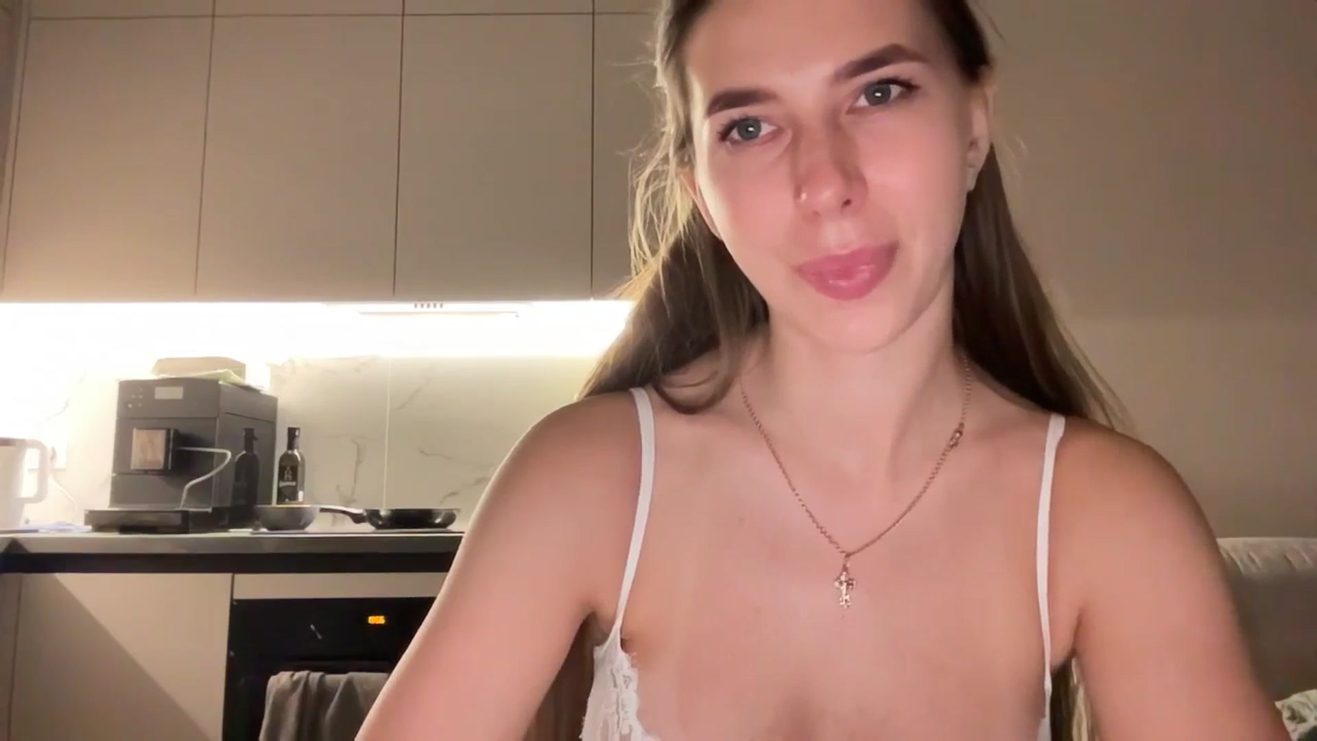 Gallery image thumbnail from kissfreeze's myfreecams stream on, 07/09/2025, 19:25 image 3 of 20