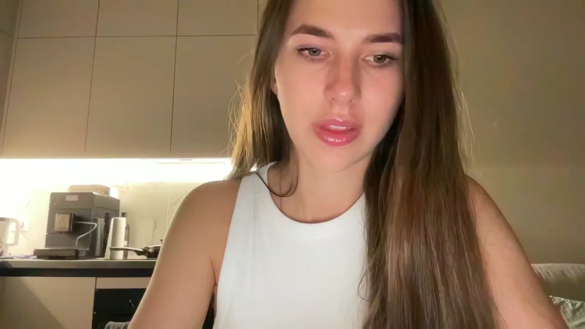 Gallery image thumbnail from kissfreeze's myfreecams stream on, 07/10/2025, 20:07 image 12 of 20