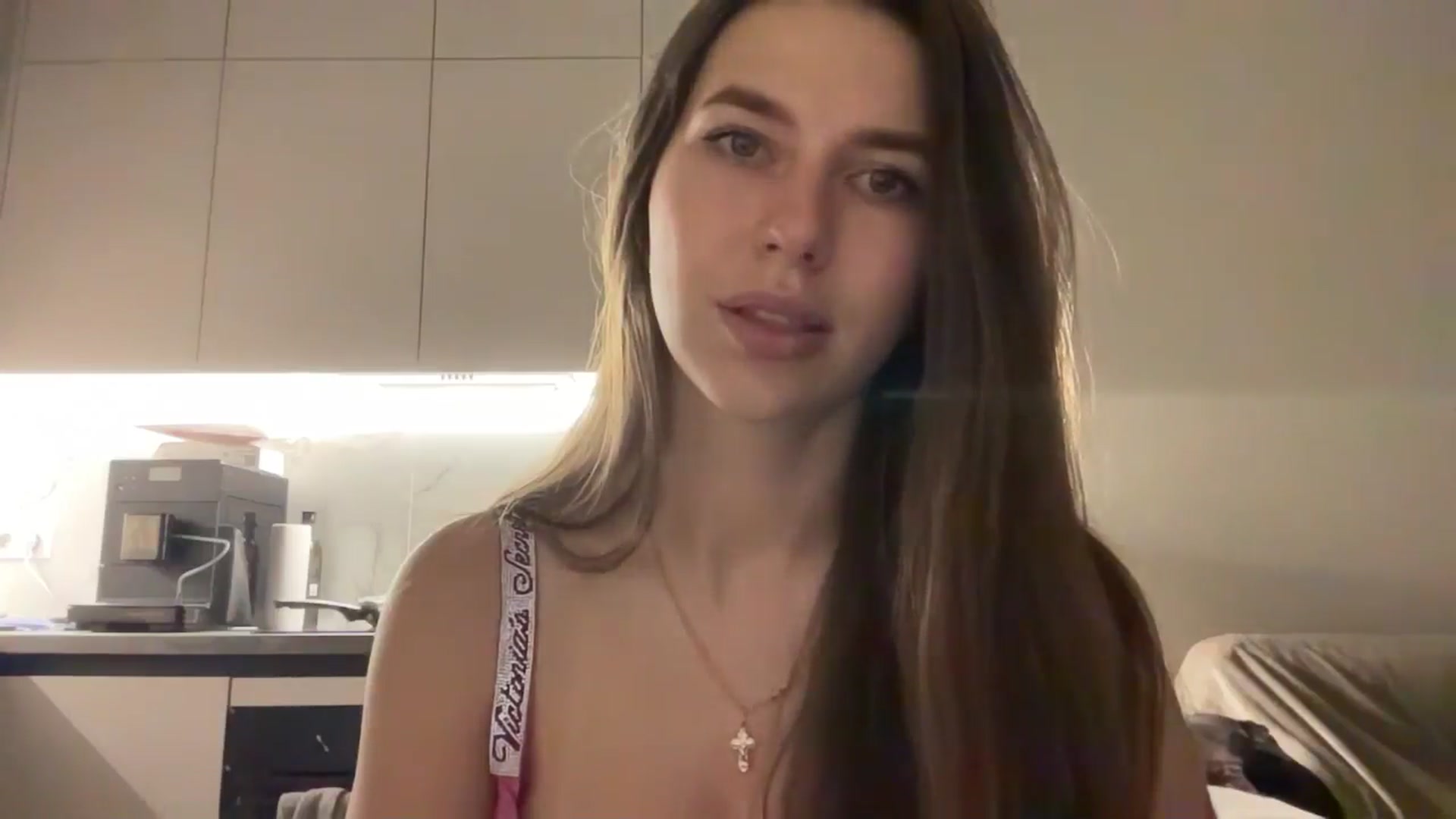 Gallery image thumbnail from kissfreeze's myfreecams stream on, 07/11/2025, 23:40 image 14 of 20