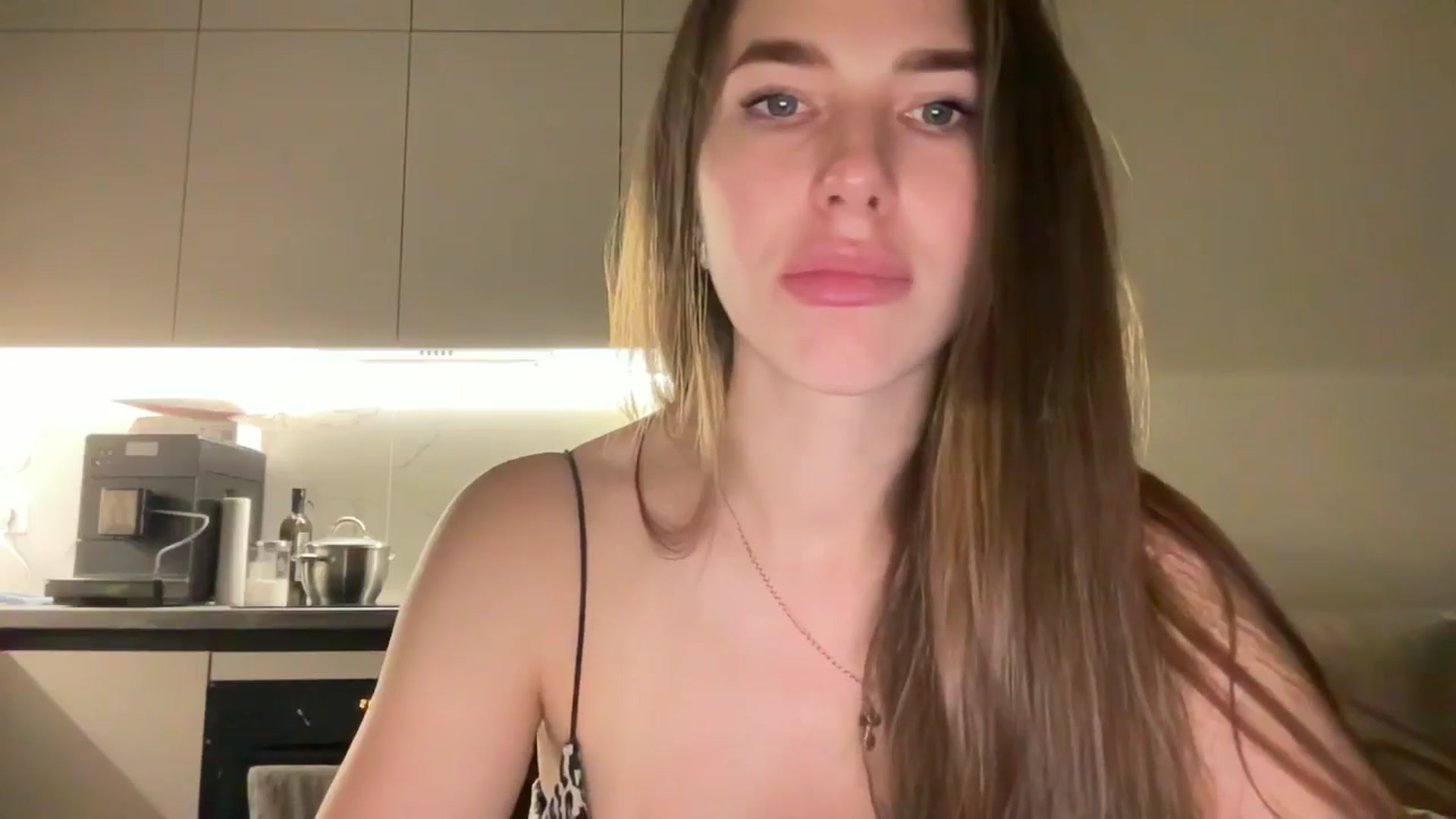 Gallery image thumbnail from kissfreeze's myfreecams stream on, 07/12/2025, 21:38 image 6 of 20