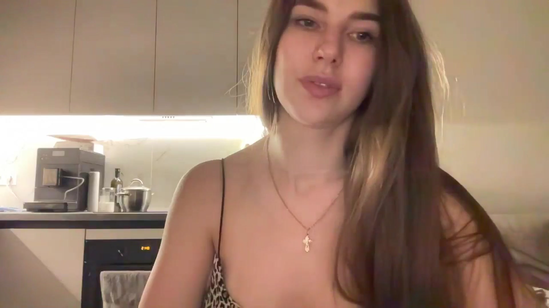 Gallery image thumbnail from kissfreeze's myfreecams stream on, 07/12/2025, 21:38 image 12 of 20