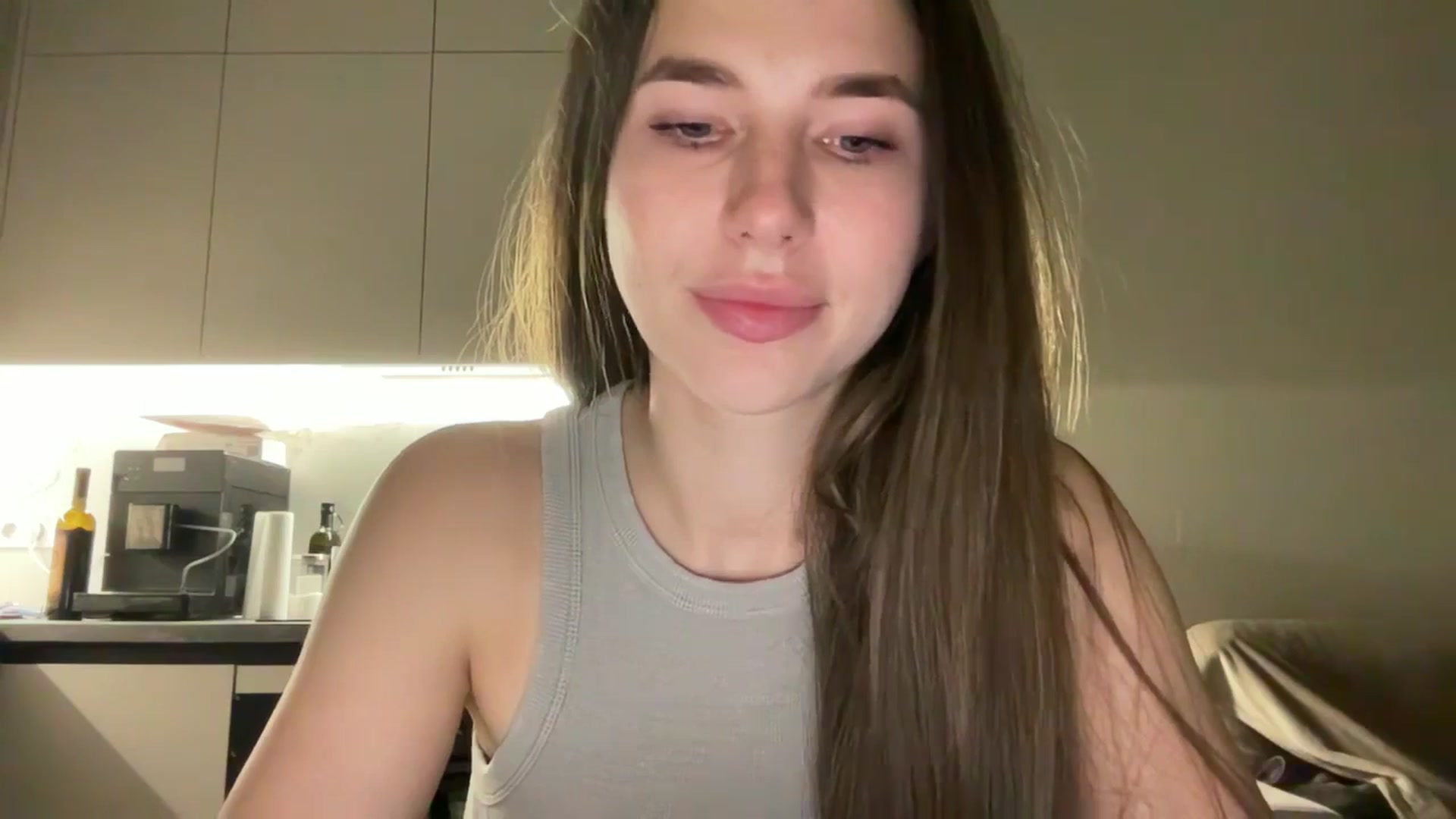 Gallery image thumbnail from kissfreeze's myfreecams stream on, 07/13/2025, 23:31 image 18 of 20
