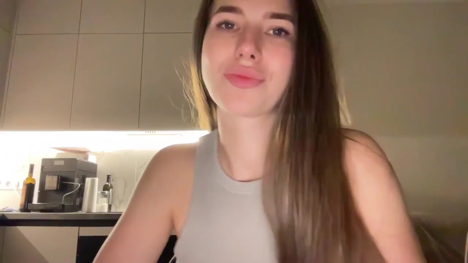 Gallery image thumbnail from kissfreeze's myfreecams stream on, 07/13/2025, 23:31 image 16 of 20