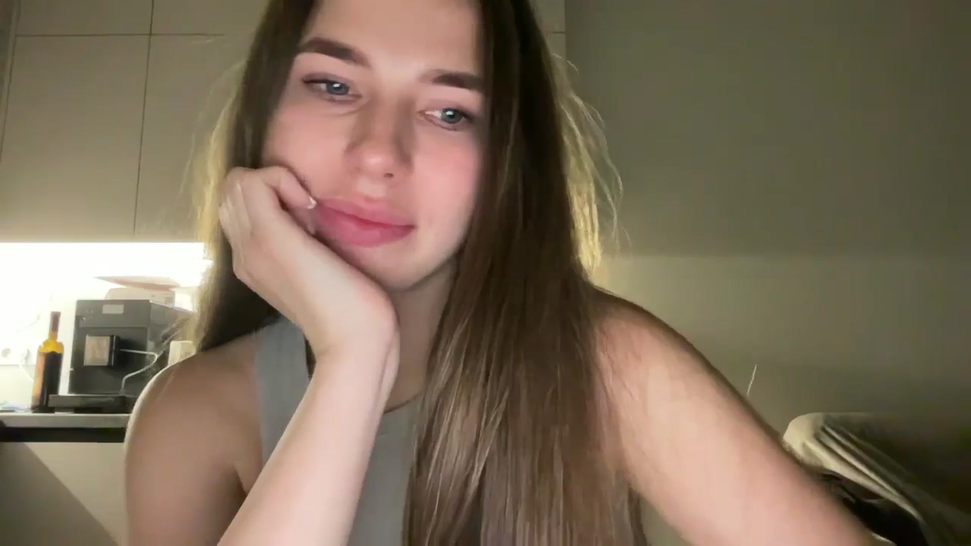 Gallery image thumbnail from kissfreeze's myfreecams stream on, 07/13/2025, 23:31 image 19 of 20