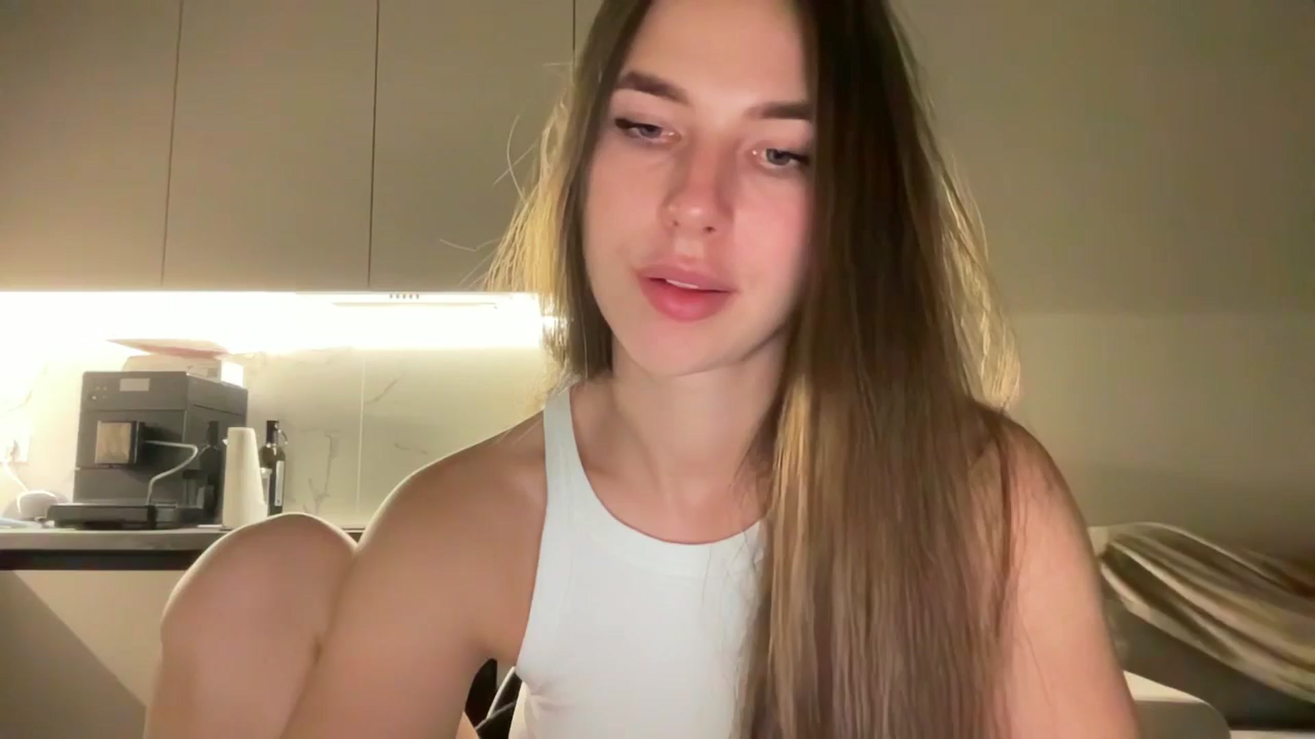 Gallery image thumbnail from kissfreeze's myfreecams stream on, 07/14/2025, 21:42 image 17 of 20
