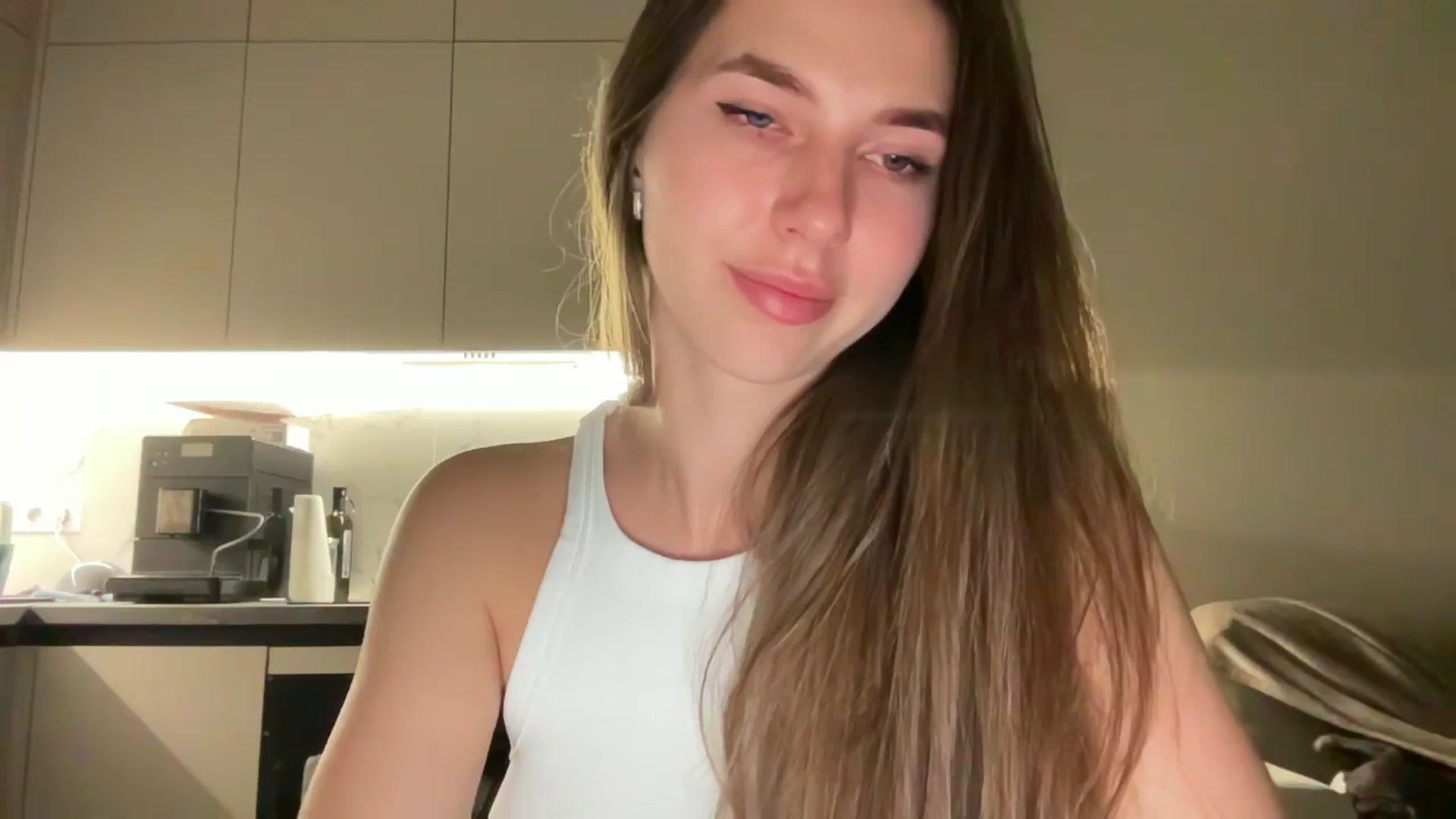 Gallery image thumbnail from kissfreeze's myfreecams stream on, 07/14/2025, 22:47 image 2 of 20